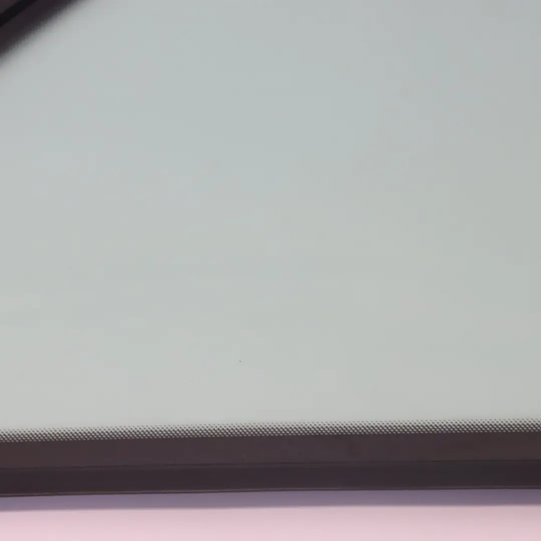 Ventana de cristal lateral derecha trasera AS2 para Audi A3 8P con número de pieza 8P3845300C Audi A3 8P Ventana de cristal lateral derecha trasera AS2 - SKU 8P3845300C - Número de pieza 8P3845300C