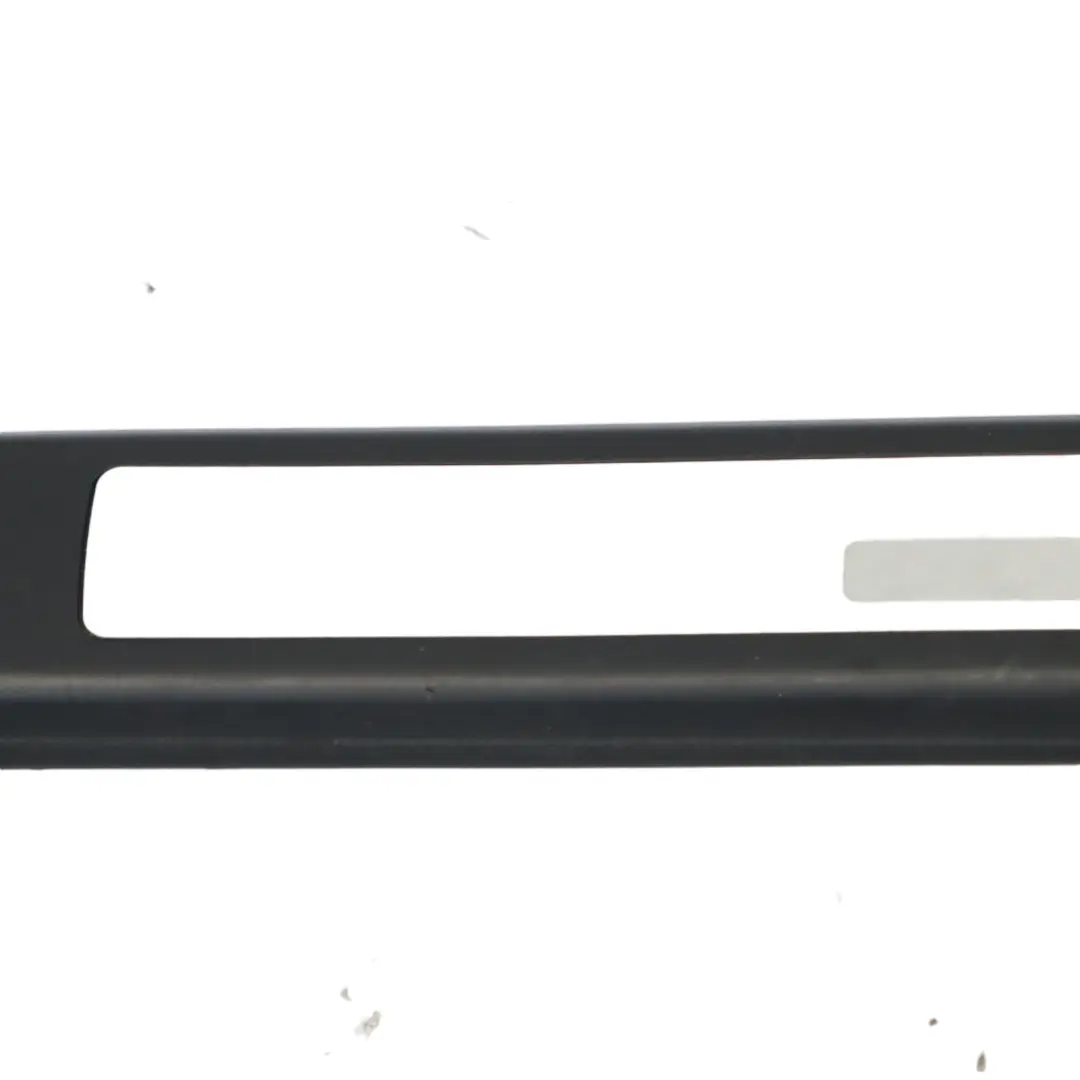 Panneau de recouvrement de seuil de porte avant gauche pour Audi A3 8P 3 à propos du numéro de pièce 8P3853491L Audi A3 8P 3 Panneau de recouvrement de seuil de porte avant gauche - SKU 8P3853491L - Numéro de pièce 8P3853491L