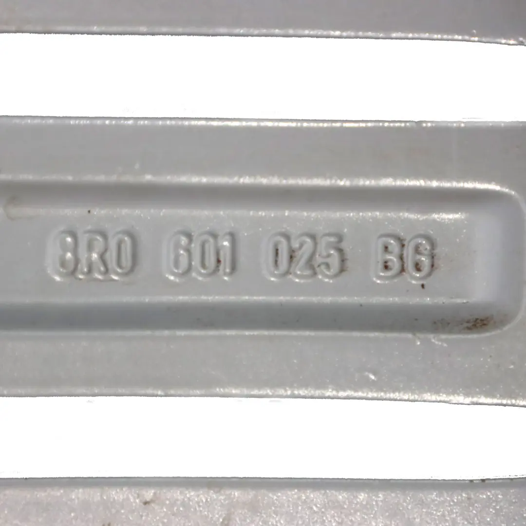 Llanta de aleación ligera plateada Audi Q5 8R 20" 8,5J ET:33 para con número de pieza 8R0601025BG Llanta de aleación ligera plateada Audi Q5 8R 20" 8,5J ET:33 - SKU 8R0601025BG-2 - Número de pieza 8R0601025BG