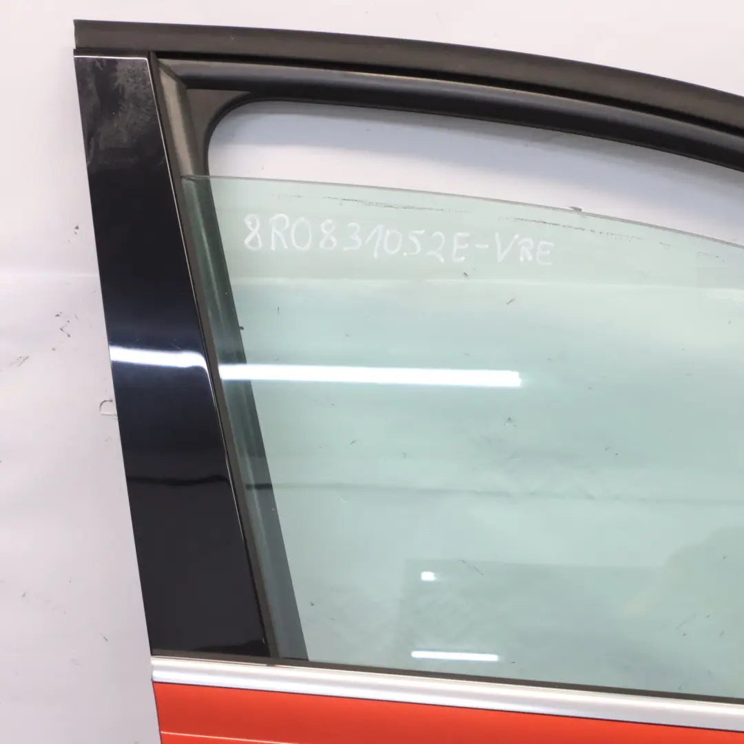 Puerta Delantera Derecha Panel Revestimiento Volcano Red - Y3M para Audi Q5 8R con número de pieza 8R0831052E Audi Q5 8R Puerta Delantera Derecha Panel Revestimiento Volcano Red - Y3M - SKU 8R0831052E-VRE - Número de pieza 8R0831052E