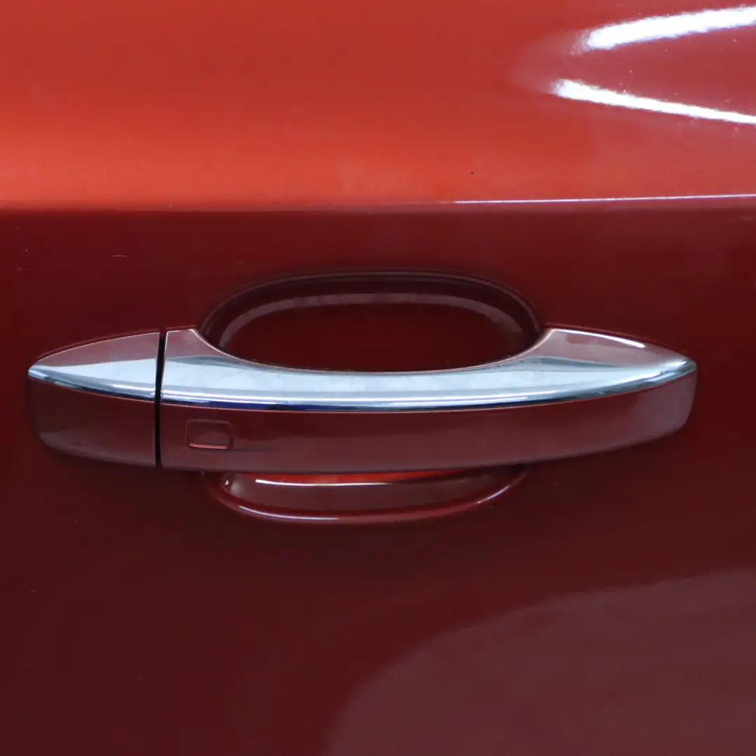 Porta posteriore destra Volcano Red Metallic - Y3M per Audi Q5 8R con numero di parte 8R0833052B Audi Q5 8R Porta posteriore destra Volcano Red Metallic - Y3M - SKU 8R0833052B-VRE - Numero di parte 8R0833052B