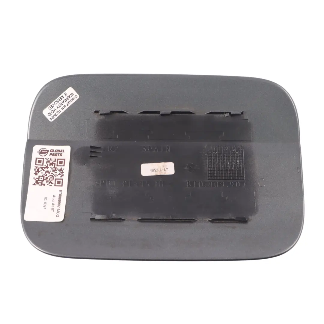 Audi A5 8T Couvercle de trappe remplissage carburant Gris Monsoon Métallique X7R - SKU 8T0809907-MOG - Numéro de pièce 8T0809907