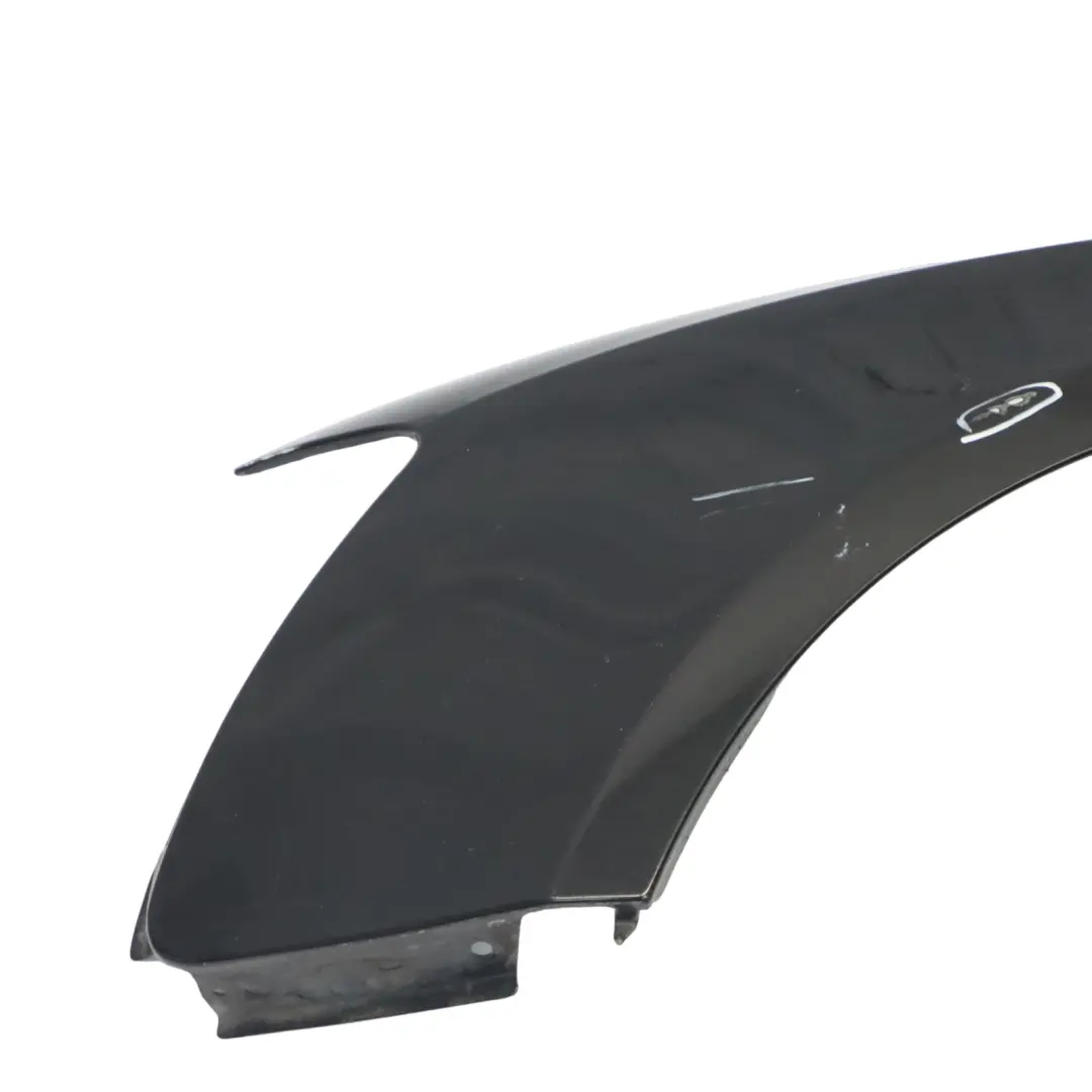 Seitenverkleidung vorne links Kotflügel Phantom Black Schwarz - Z9Y für Audi A5 8T mit Teilenummer 8T0821105H Audi A5 8T Seitenverkleidung vorne links Kotflügel Phantom Black Schwarz - Z9Y - SKU 8T0821105H-PHB - Teilenummer 8T0821105H