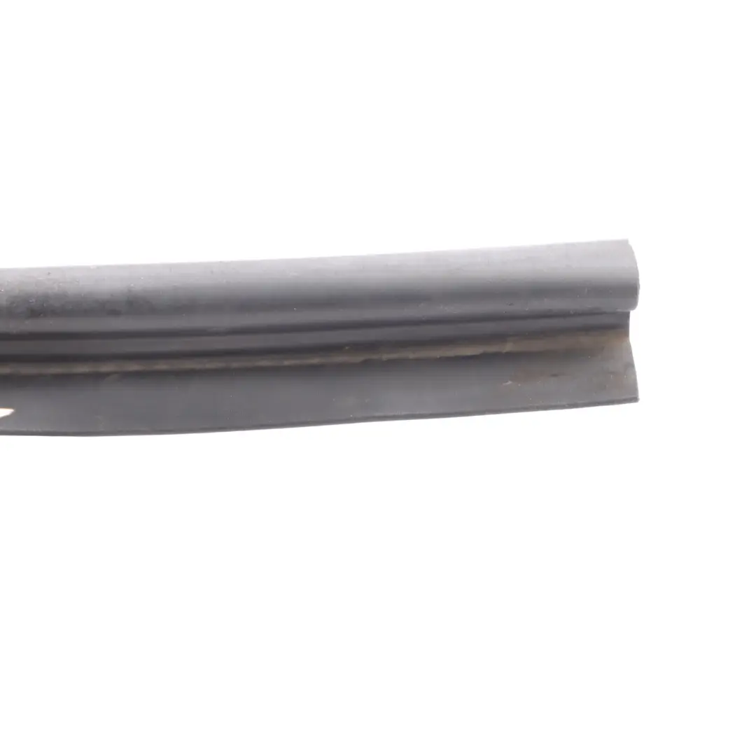 Audi A4 B8 Sotto il cofano paratia in gomma guarnizione meteo - SKU 8T0823723A - Numero di parte 8T0823723A