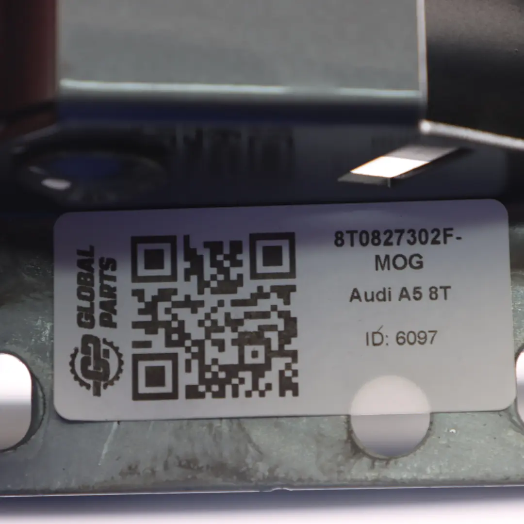 Zawias Klapy Bagażnika Prawy Szary Monsoon Grey Metallic - X7R do Audi A5 8T o numerze 8T0827302F-MOG Audi A5 8T Zawias Klapy Bagażnika Prawy Szary Monsoon Grey Metallic - X7R - SKU 8T0827302F-MOG - Numer Części 8T0827302F-MOG