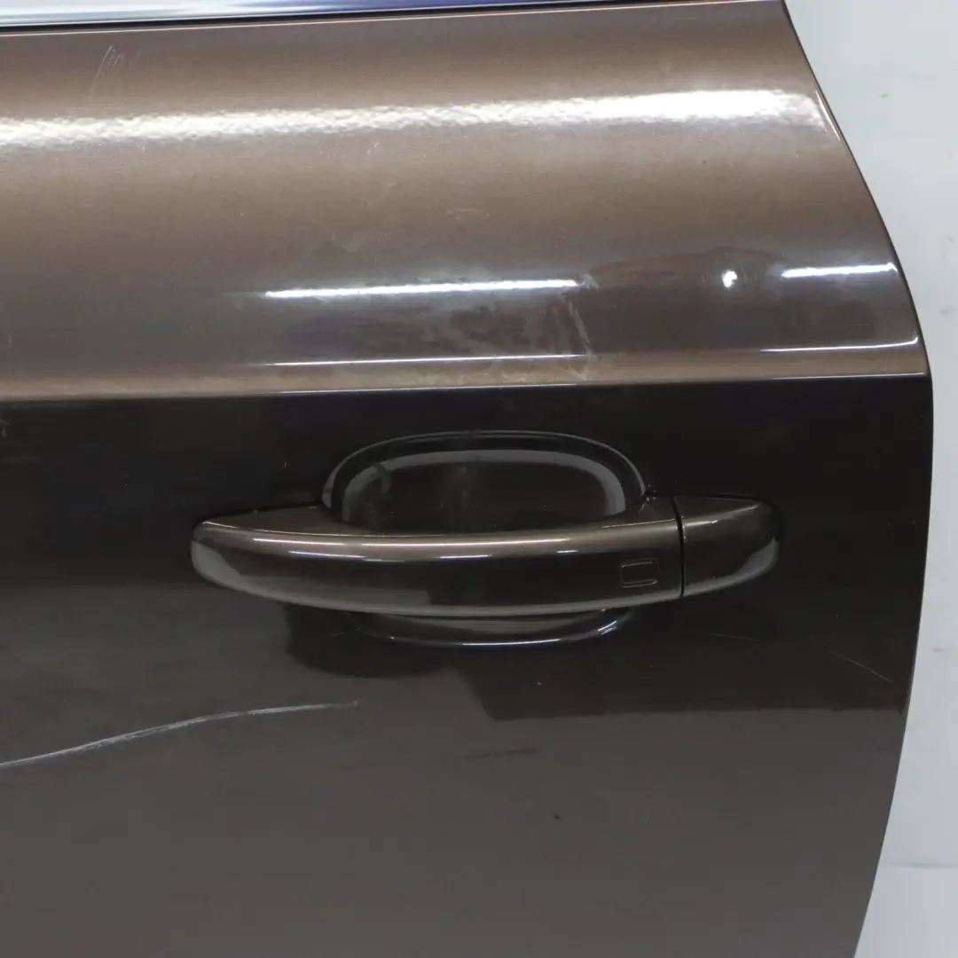 Coupé Porta anteriore sinistra Pannello di copertura Teak Brown - Z8W per Audi A5 8T con numero di parte 8T0831051C Audi A5 8T Coupé Porta anteriore sinistra Pannello di copertura Teak Brown - Z8W - SKU 8T0831051C-TBR - Numero di parte 8T0831051C