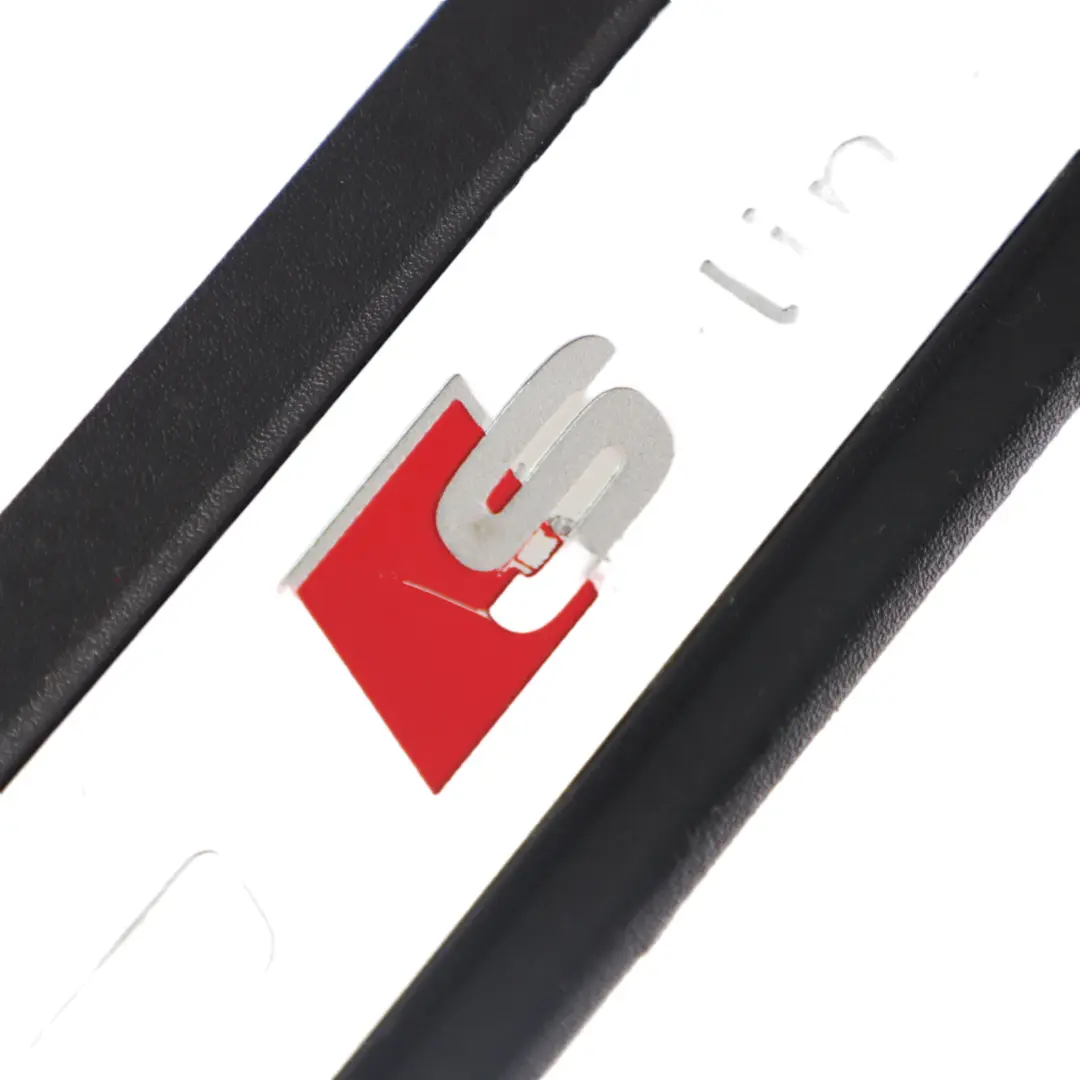 ingresso striscia Sill Scuff S Line Plate Trim sinistra per Audi A5 8T con numero di parte 8T0853373H Audi A5 8T ingresso striscia Sill Scuff S Line Plate Trim sinistra - SKU 8T0853373H - Numero di parte 8T0853373H