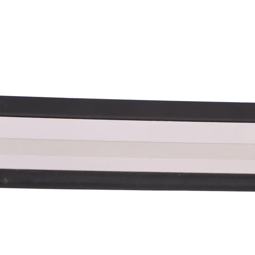 Piastra rivestimento soglia porta anteriore S-line destra per Audi A5 8T con numero di parte 8T0853374H Audi A5 8T Piastra rivestimento soglia porta anteriore S-line destra - SKU 8T0853374H - Numero di parte 8T0853374H