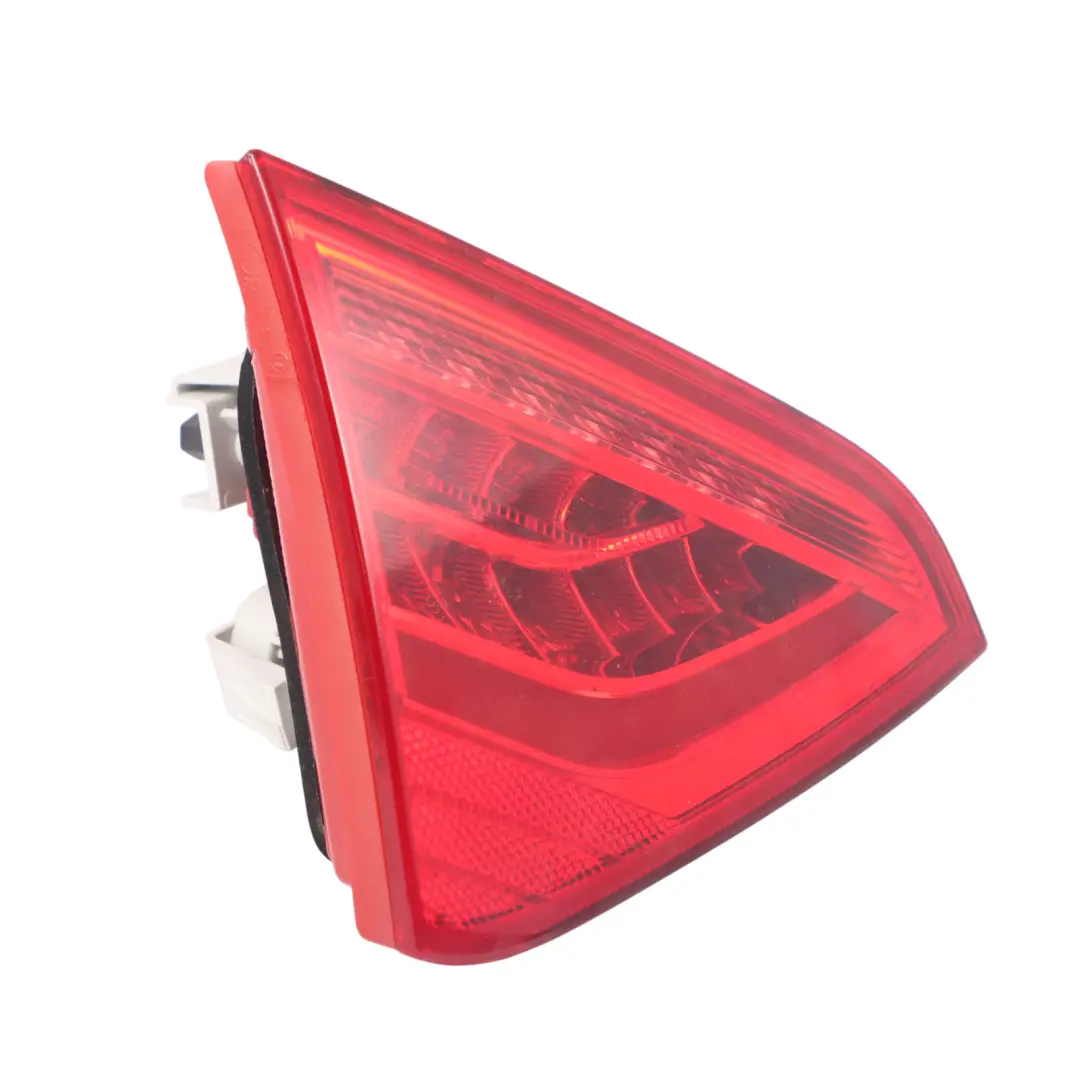 Audi A5 8T Lampe arrière Feu intérieur coffre hayon Gauche - SKU 8T0945093C - Numéro de pièce 8T0945093C