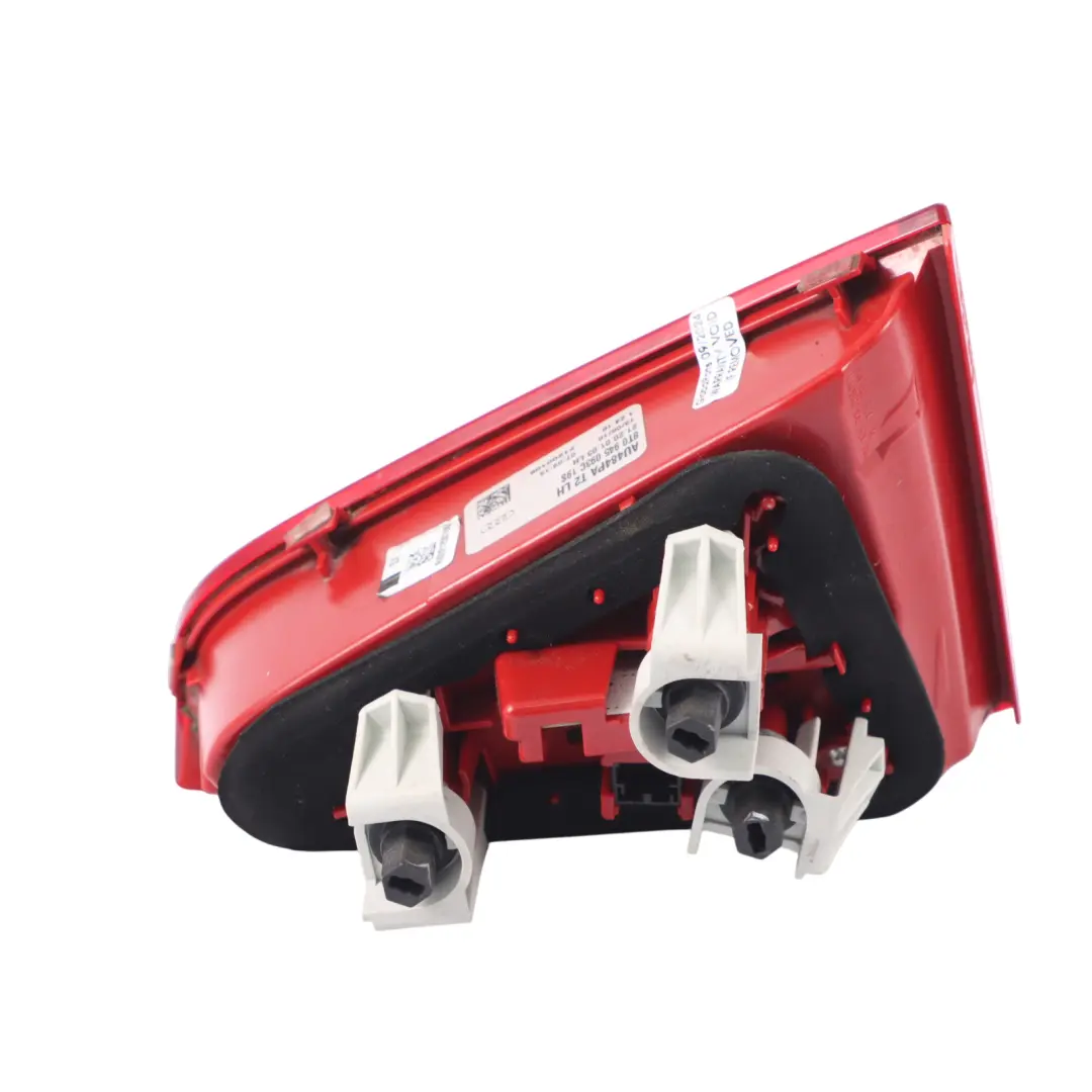 Audi A5 8T Lampe arrière Feu intérieur coffre hayon Gauche - SKU 8T0945093C - Numéro de pièce 8T0945093C
