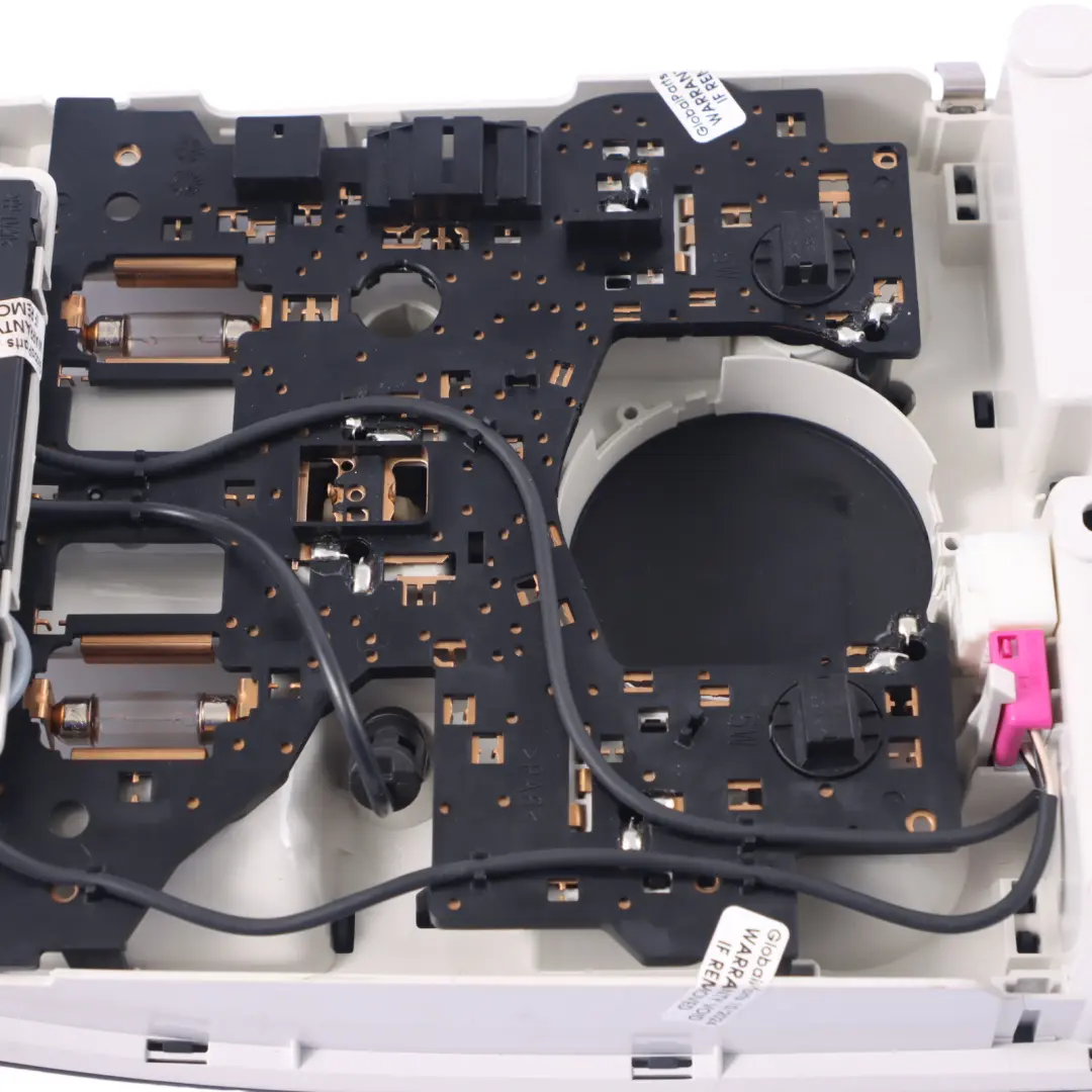 Audi A5 8T Techo Delantero Interior Luz de Lectura de Cortesía - SKU 8T0947135BF - Número de pieza 8T0947135BF