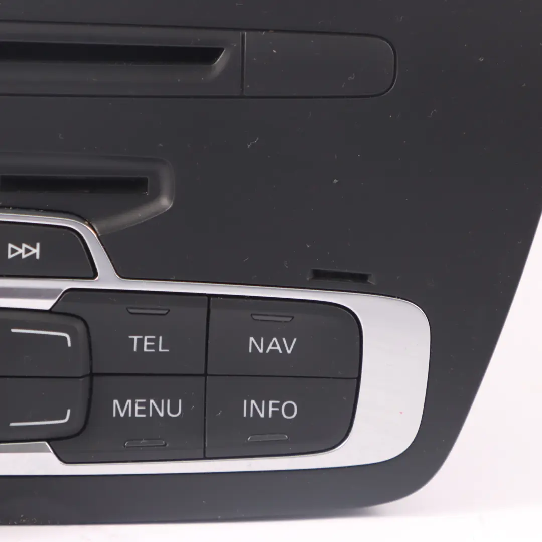 Hauptgerät Navigation Multimedia Steuergerät für Audi Q3 8U mit Teilenummer 8U0035193CX Audi Q3 8U Hauptgerät Navigation Multimedia Steuergerät - SKU 8U0035193CX - Teilenummer 8U0035193CX