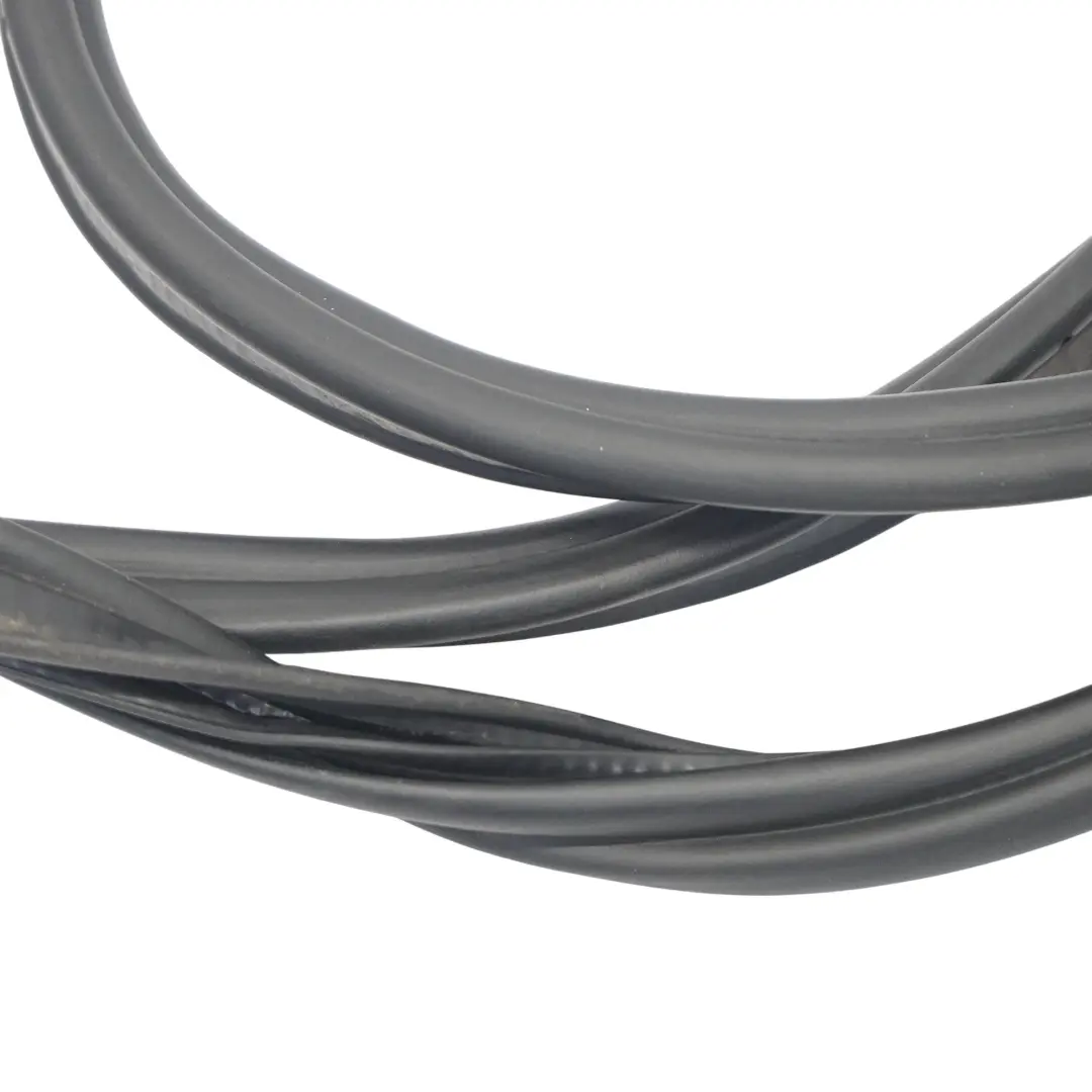 Caoutchouc d'étanchéité de hayon de coffre pour Audi Q3 8U à propos du numéro de pièce 8U0827705 Audi Q3 8U Caoutchouc d'étanchéité de hayon de coffre - SKU 8U0827705 - Numéro de pièce 8U0827705