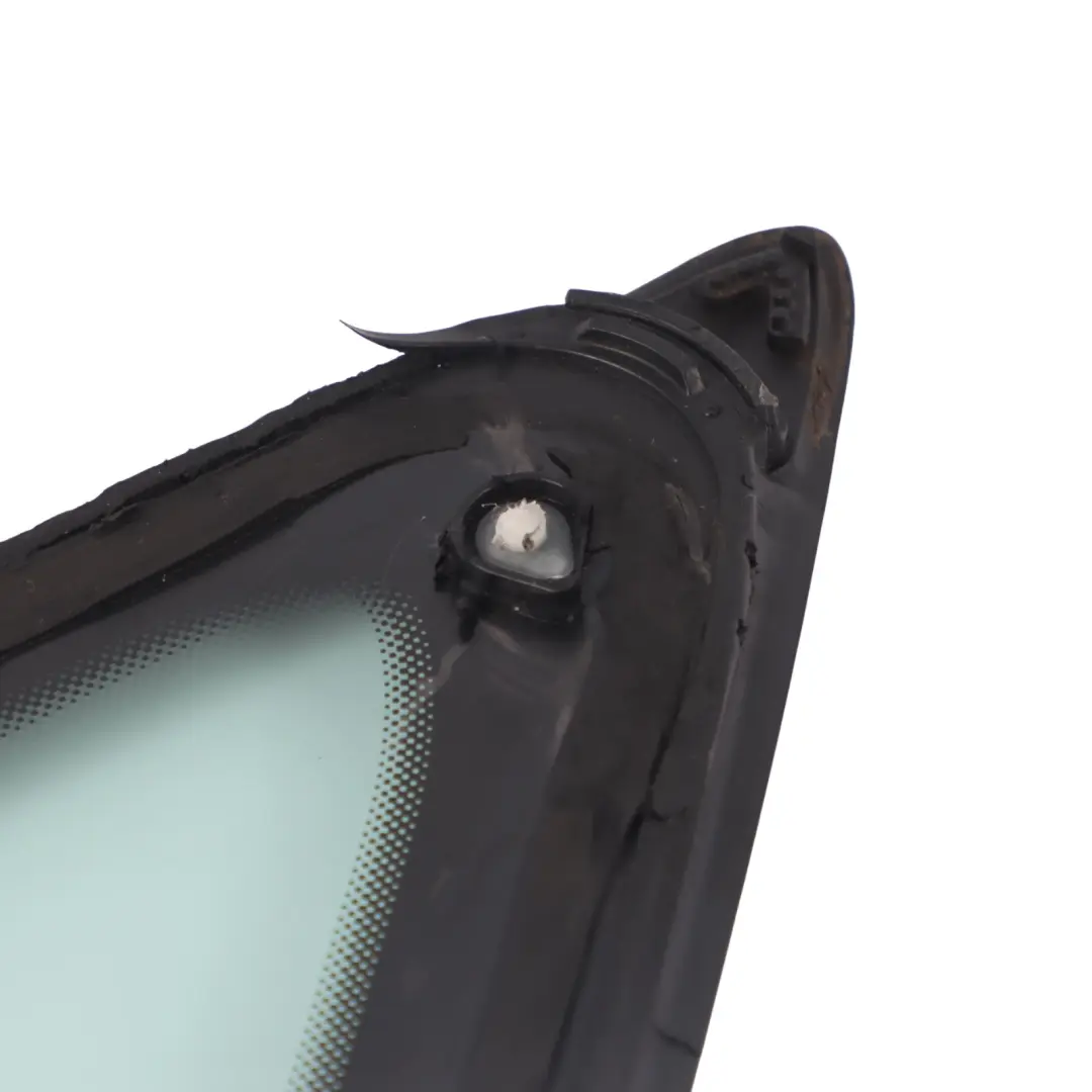 Vetro finestrino triangolo quarto posteriore sinistro AS2 per Audi Q3 8U con numero di parte 8U0845299A Audi Q3 8U Vetro finestrino triangolo quarto posteriore sinistro AS2 - SKU 8U0845299A - Numero di parte 8U0845299A