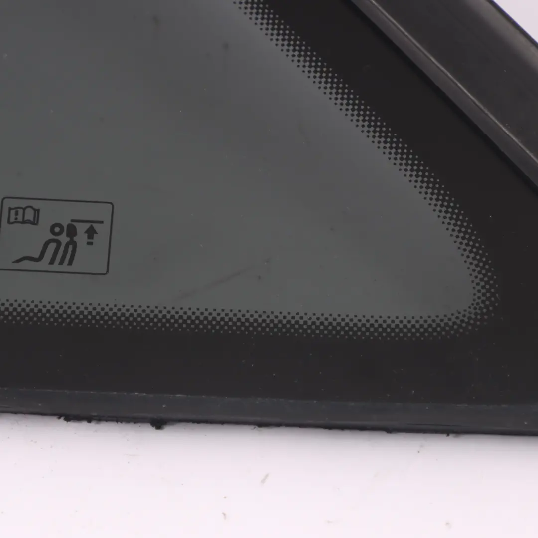 Vetro Quartiere fisso posteriore sinistro colorato AS3 per Audi Q3 8U con numero di parte 8U0845299C Audi Q3 8U Vetro Quartiere fisso posteriore sinistro colorato AS3 - SKU 8U0845299C - Numero di parte 8U0845299C