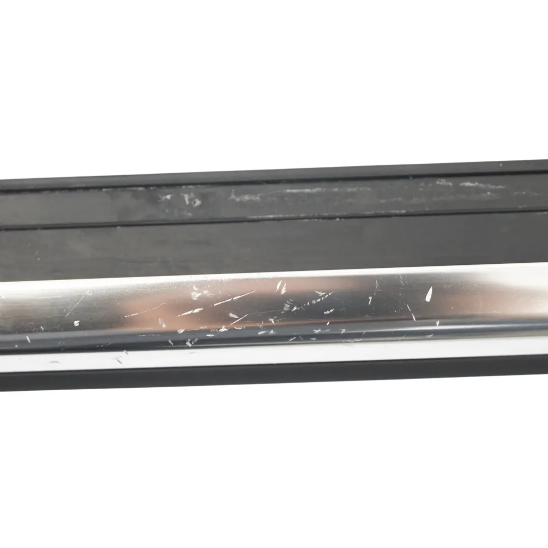 Vordere Tür Dichtungs Leiste Chrom Rechts für Audi Q3 8U mit Teilenummer 8U0853284 Audi Q3 8U Vordere Tür Dichtungs Leiste Chrom Rechts - SKU 8U0853284 - Teilenummer 8U0853284