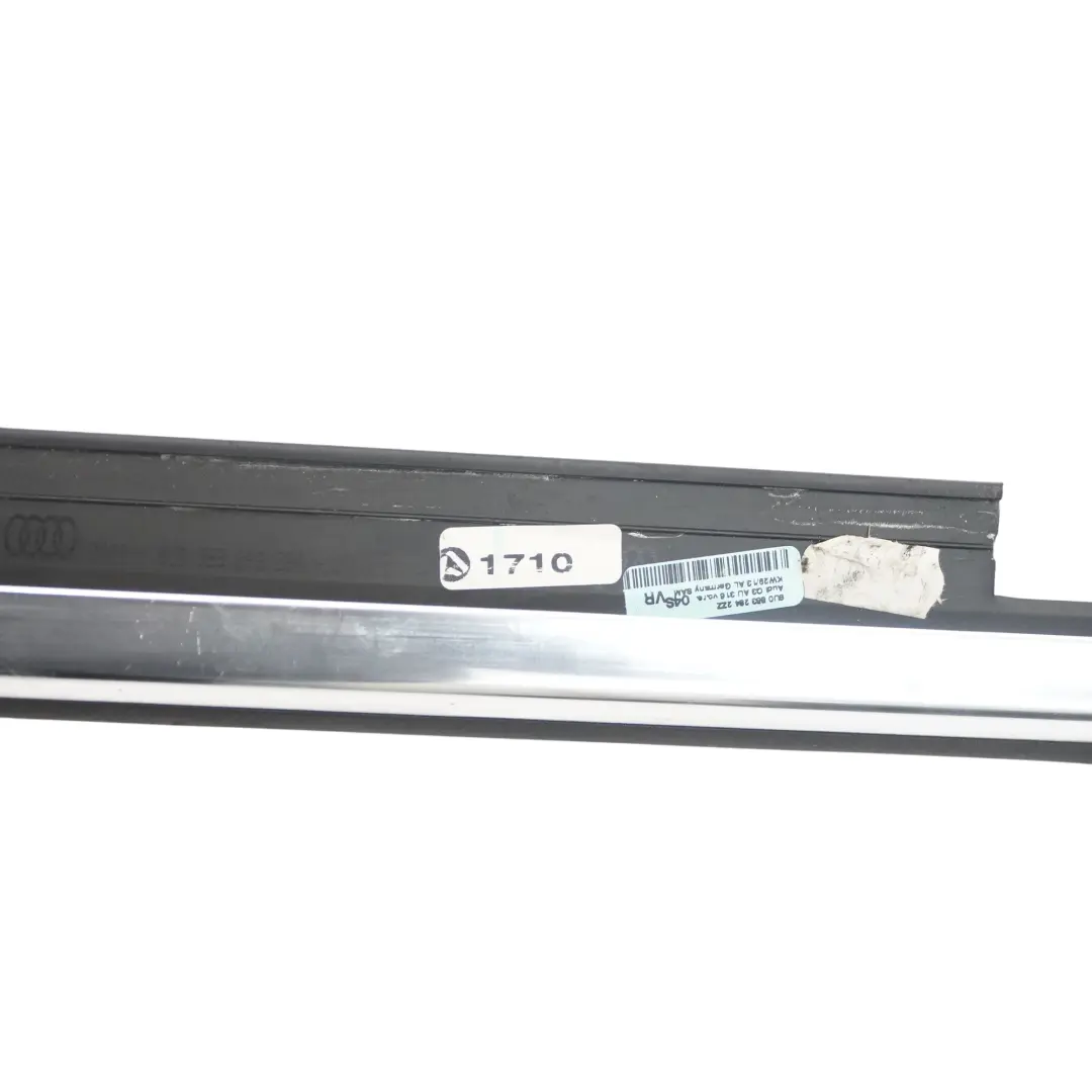 Vordere Tür Dichtungs Leiste Chrom Rechts für Audi Q3 8U mit Teilenummer 8U0853284 Audi Q3 8U Vordere Tür Dichtungs Leiste Chrom Rechts - SKU 8U0853284 - Teilenummer 8U0853284