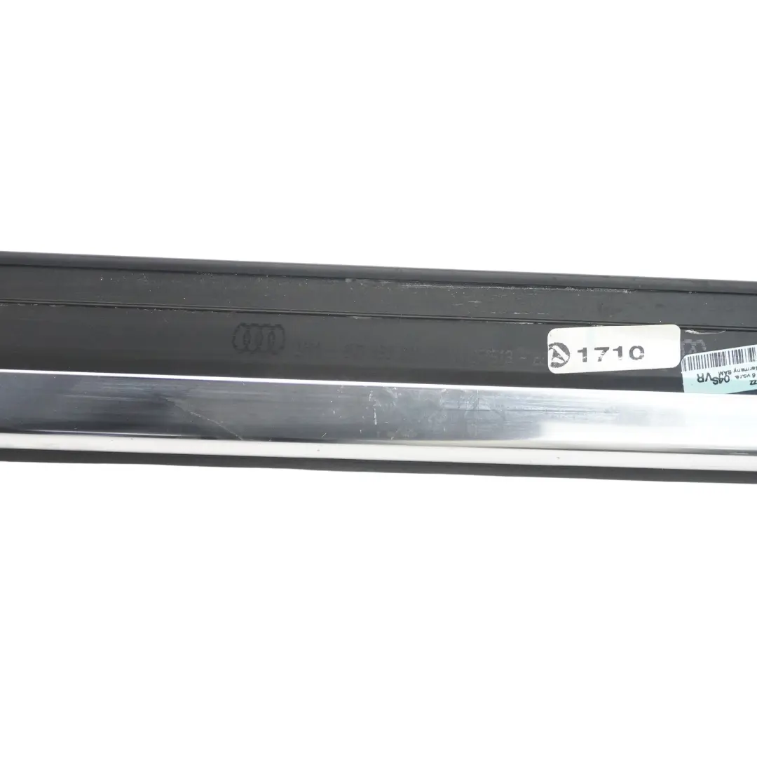 Moldura De Burlete De Puerta Delantera Cromada Derecha para Audi Q3 8U con número de pieza 8U0853284 Audi Q3 8U Moldura De Burlete De Puerta Delantera Cromada Derecha - SKU 8U0853284 - Número de pieza 8U0853284