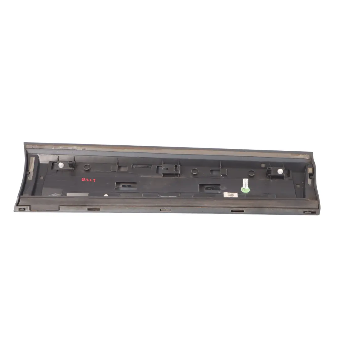 Audi Q3 8U Porta posteriore cieca Striscia di copertura Trim sinistra - SKU 8U0853969M - Numero di parte 8U0853969M