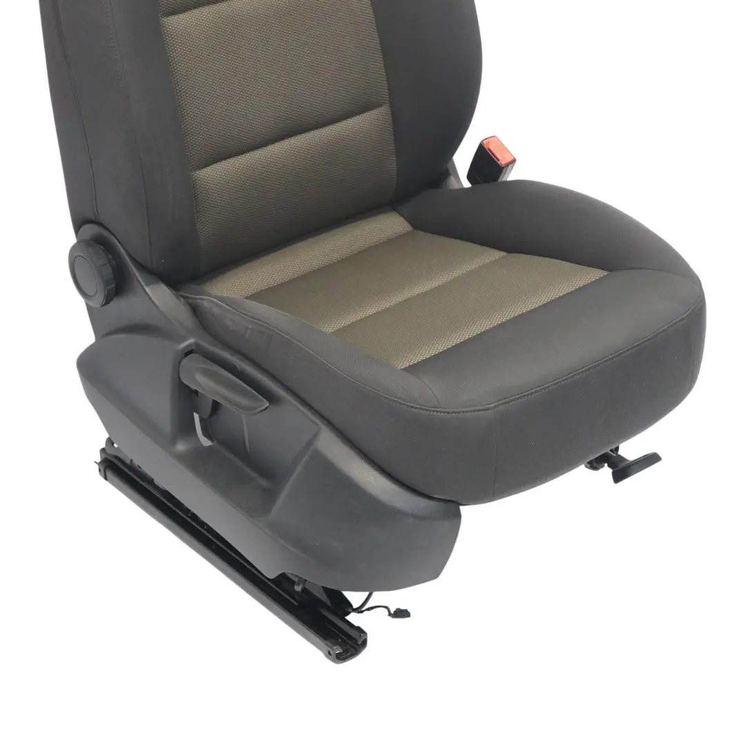 Asiento Delantero Derecho Interior Tela Soul Negro Marrón para Audi Q3 8U con número de pieza 8U0881806H Audi Q3 8U Asiento Delantero Derecho Interior Tela Soul Negro Marrón - SKU 8U0881806H-1 - Número de pieza 8U0881806H