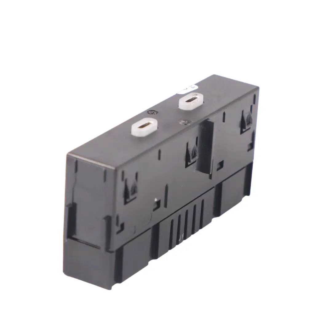 Porta USB Tipo-C Spina Ingresso Connessione per Audi Q2 GA con numero di parte 8Y0035736 Audi Q2 GA Porta USB Tipo-C Spina Ingresso Connessione - SKU 8Y0035736 - Numero di parte 8Y0035736