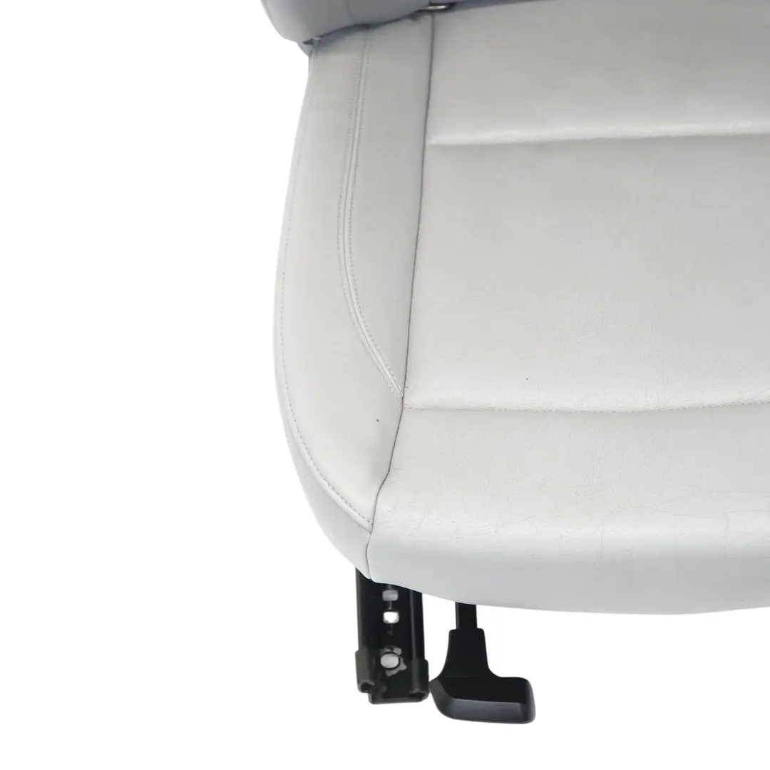 Fotel Lewy Przód Grzany Skóra Szary do BMW E87 LCI o numerze 9127337 BMW E87 LCI Fotel Lewy Przód Grzany Skóra Szary - SKU 9127337-2 - Numer Części 9127337