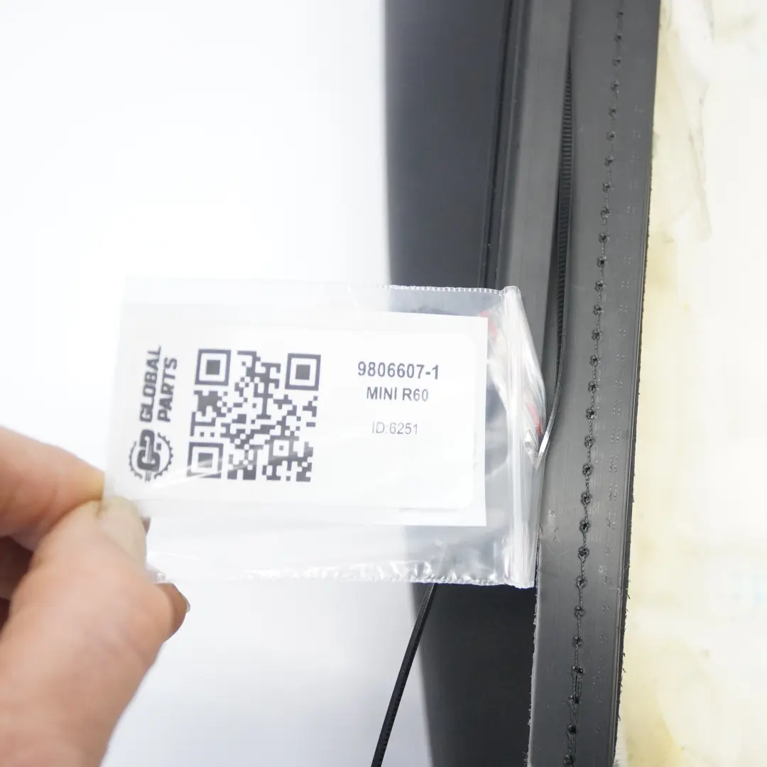 Siedzisko Lewy Przód Grzane Skóra Lounge Carbon do Mini R60 o numerze 9806607 Mini R60 Siedzisko Lewy Przód Grzane Skóra Lounge Carbon - SKU 9806607-1 - Numer Części 9806607