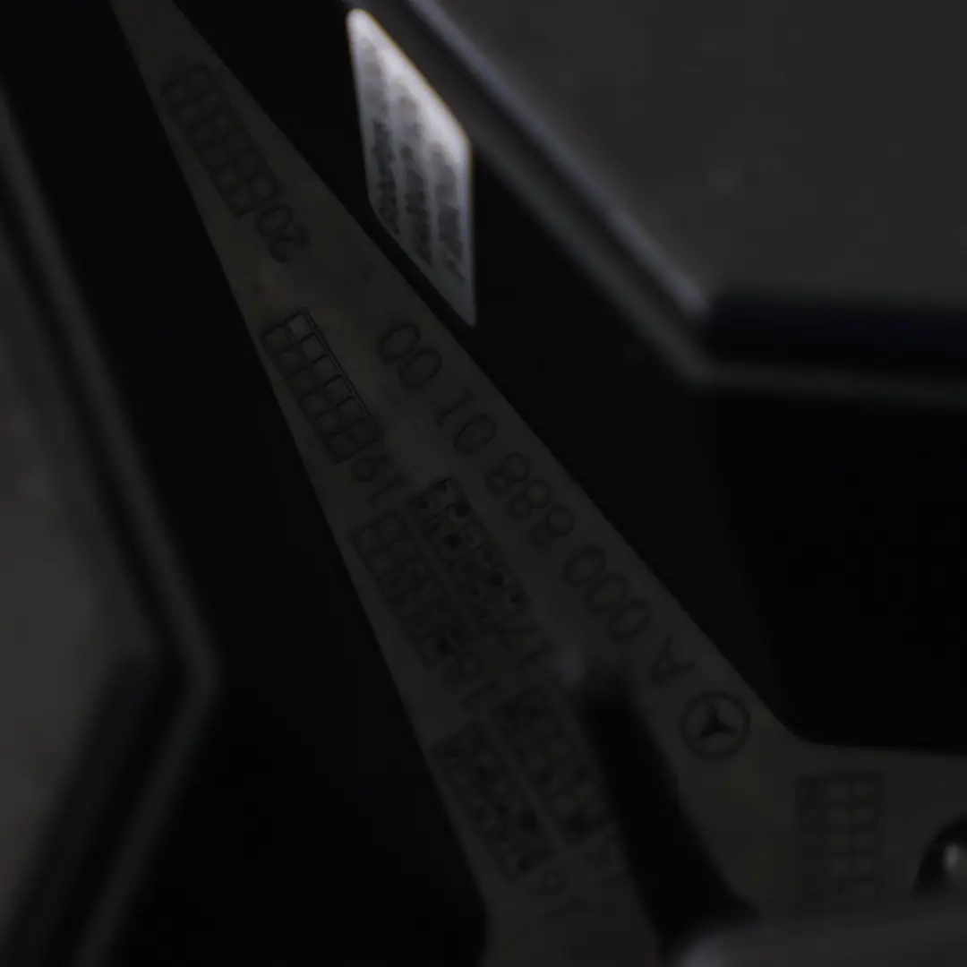 Front Grill Trim Emblema para Mercedes W213 A238 Convertible AMG con número de pieza A0008880100 Mercedes W213 A238 Convertible AMG Front Grill Trim Emblema - SKU A2388880700 - Número de pieza A0008880100