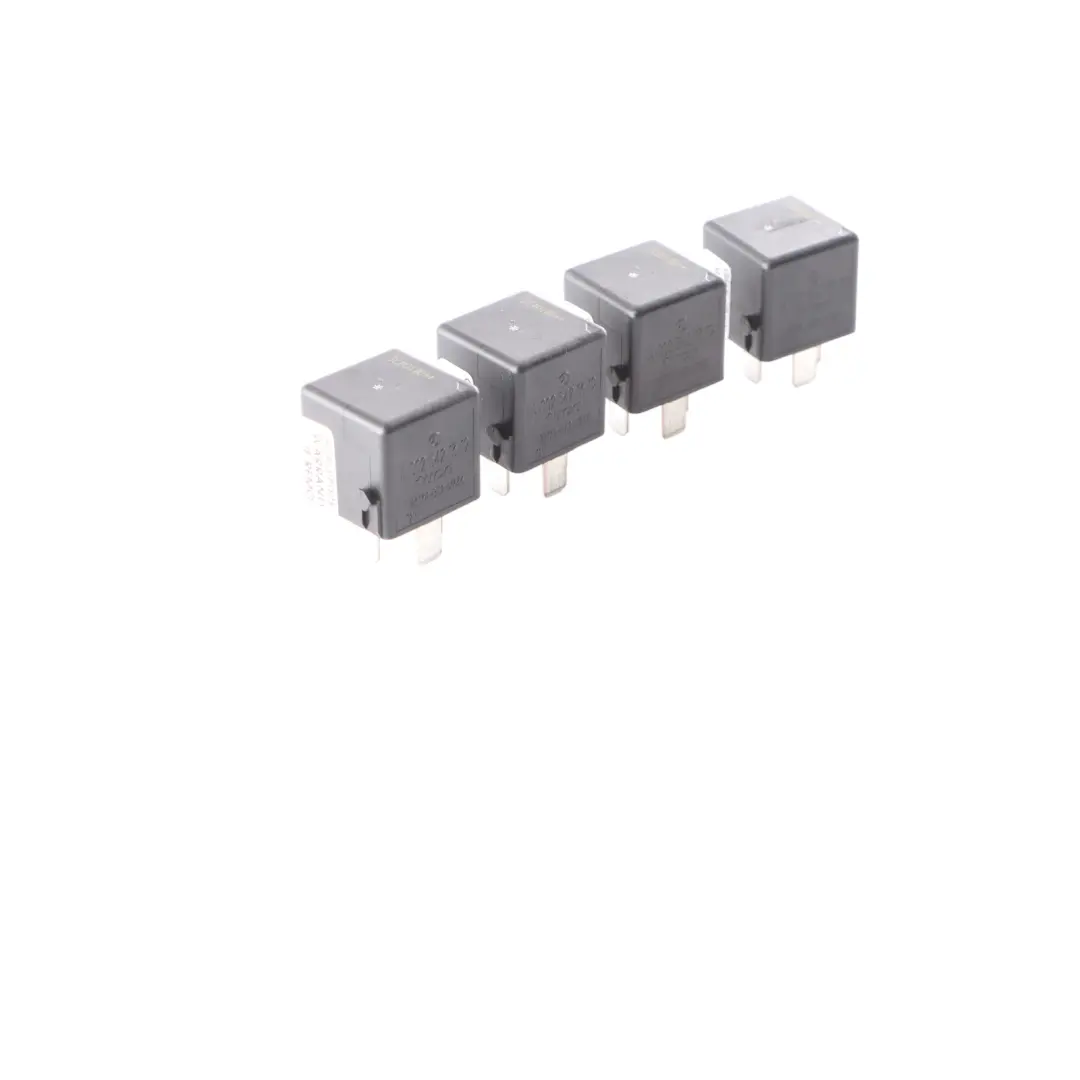 Mercedes W204 Véritable Relais Universel Voiture 4-Pin Tyco X4 Noir - SKU A0025421319-4 - Numéro de pièce A0025421319