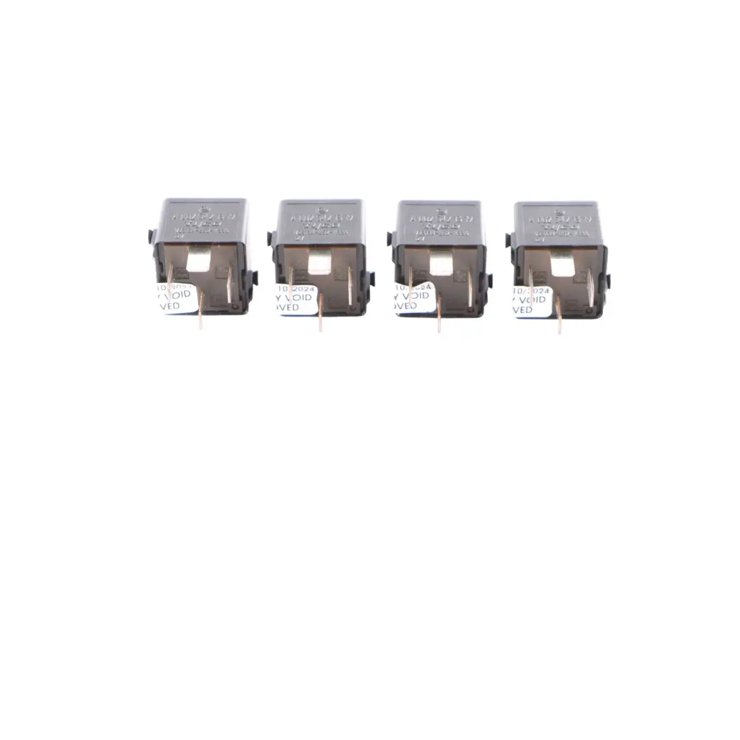 Mercedes W204 Véritable Relais Universel Voiture 4-Pin Tyco X4 Noir - SKU A0025421319-4 - Numéro de pièce A0025421319