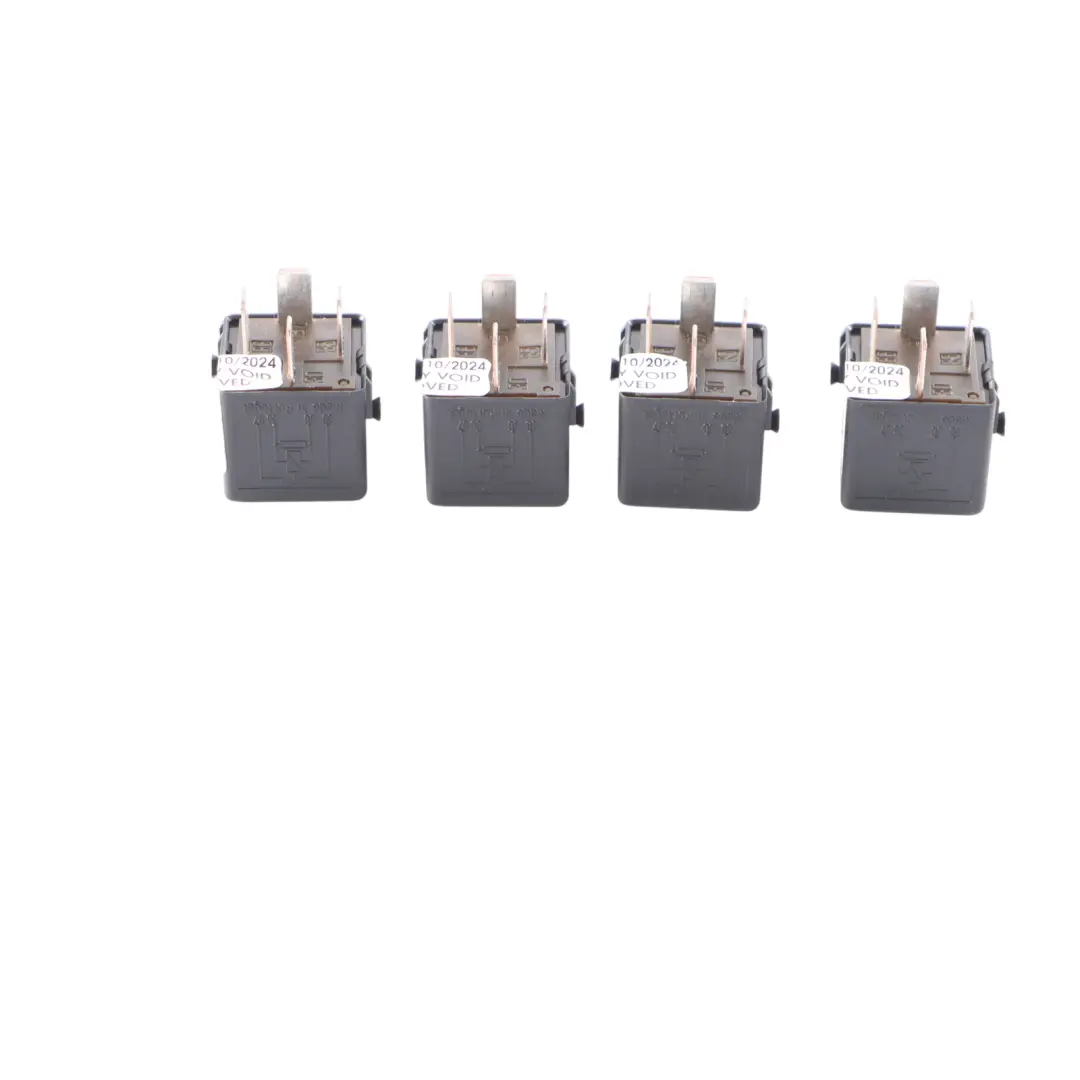 Mercedes W204 Véritable Relais Universel Voiture 4-Pin Tyco X4 Noir - SKU A0025421319-4 - Numéro de pièce A0025421319
