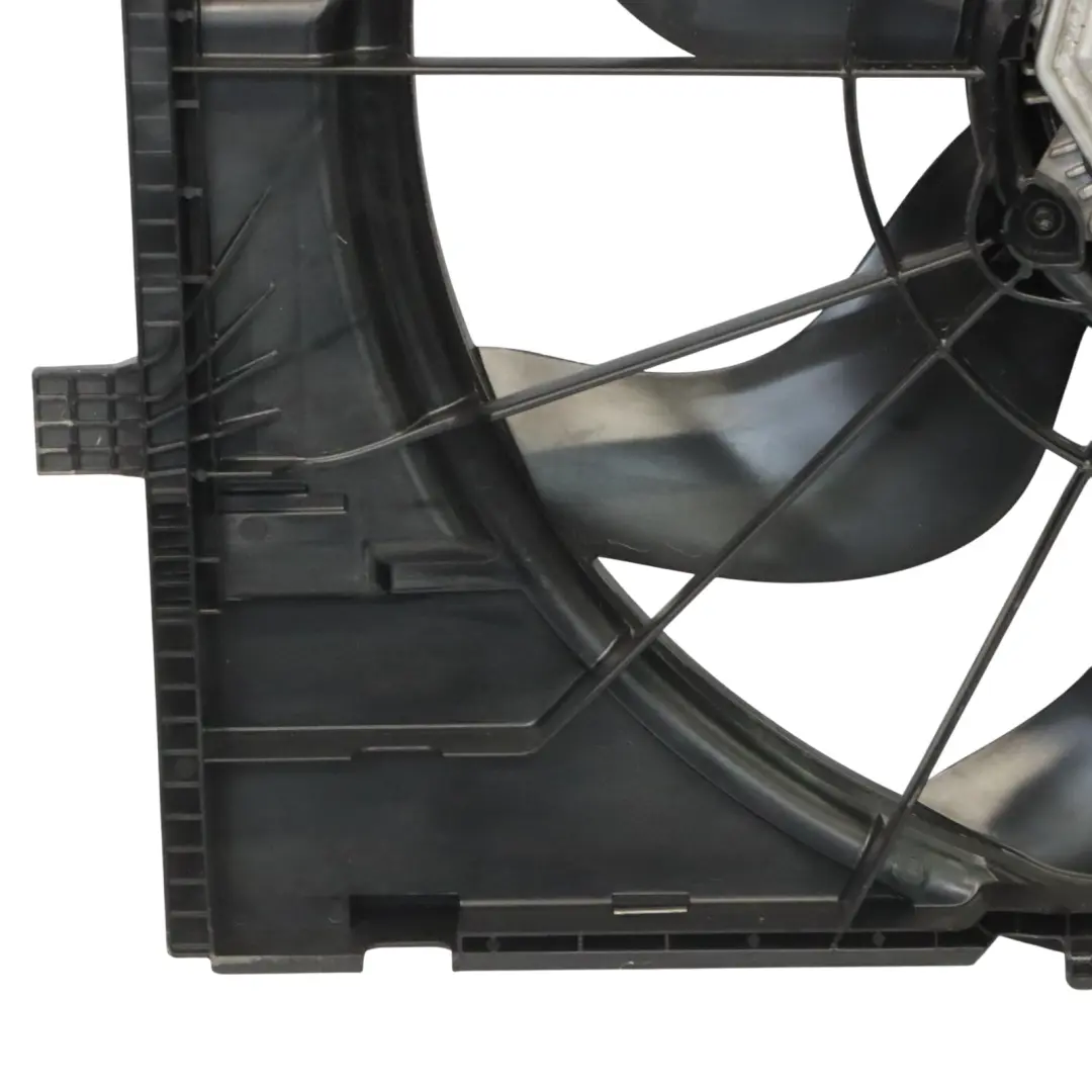 Ventilador del radiador del motor 850W Mercedes W213 W238 C253 para con número de pieza A0999063802 Ventilador del radiador del motor 850W Mercedes W213 W238 C253 - SKU A0999063802 - Número de pieza A0999063802