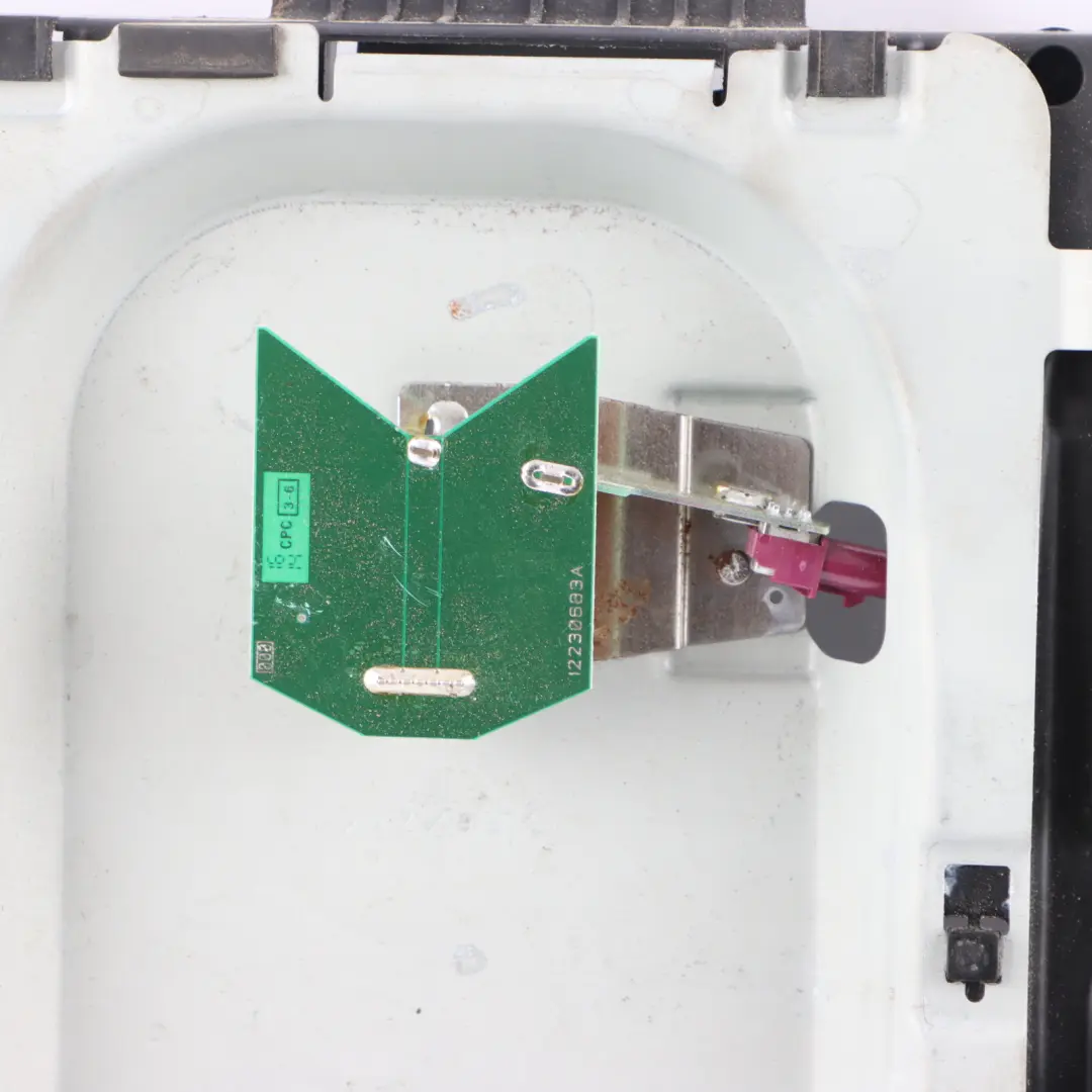 Dach Innen Antenne für Mercedes V251 mit Teilenummer A1648202775 Mercedes V251 Dach Innen Antenne - SKU A1648202775 - Teilenummer A1648202775