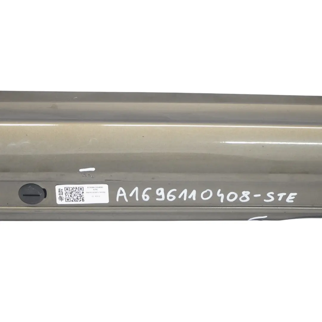 Mercedes W169 Faldón lateral Cubre umbral de puerta derecho Steppe Brown - 430 - SKU A1696110408-STE - Número de pieza A1696110408