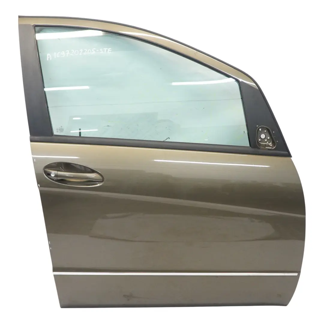Porta anteriore destra Steppe Brown Metallic - 490 per Mercedes W169 con numero di parte A1697202205 Mercedes W169 Porta anteriore destra Steppe Brown Metallic - 490 - SKU A1697202205-STE - Numero di parte A1697202205