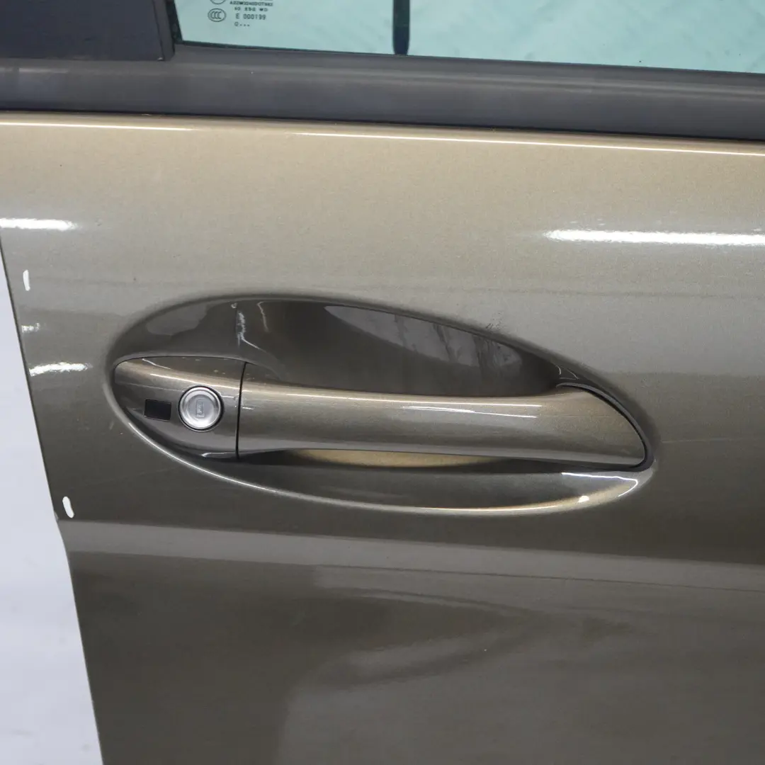 Puerta Delantera Derecha Steppe Brown Metallic - 490 para Mercedes W169 con número de pieza A1697202205 Mercedes W169 Puerta Delantera Derecha Steppe Brown Metallic - 490 - SKU A1697202205-STE - Número de pieza A1697202205