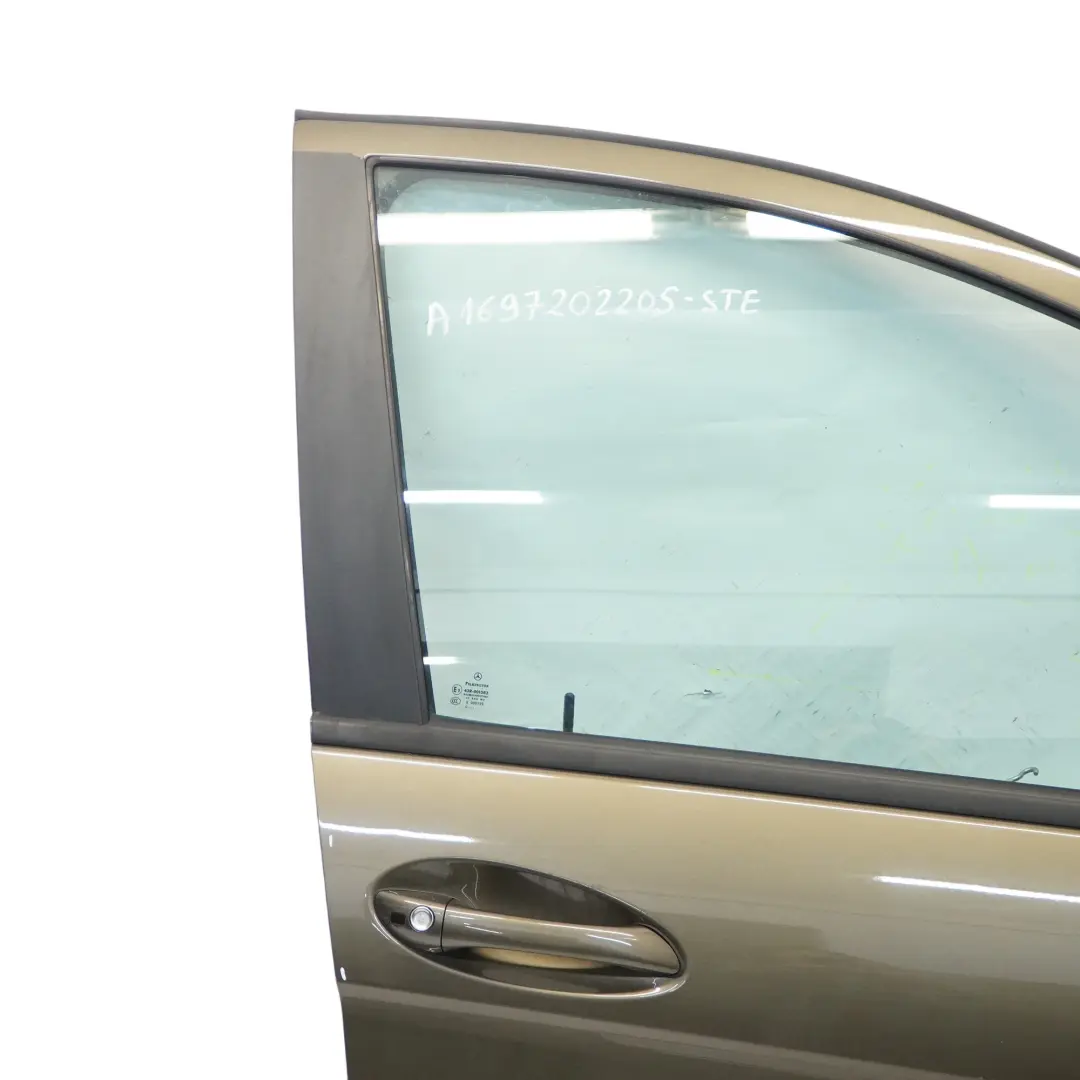 Porta anteriore destra Steppe Brown Metallic - 490 per Mercedes W169 con numero di parte A1697202205 Mercedes W169 Porta anteriore destra Steppe Brown Metallic - 490 - SKU A1697202205-STE - Numero di parte A1697202205