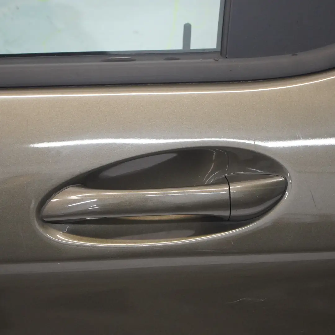 Puerta Trasera Izquierda Steppe Brown Metallic - 490 para Mercedes W169 con número de pieza A1697301905 Mercedes W169 Puerta Trasera Izquierda Steppe Brown Metallic - 490 - SKU A1697301905-STE - Número de pieza A1697301905