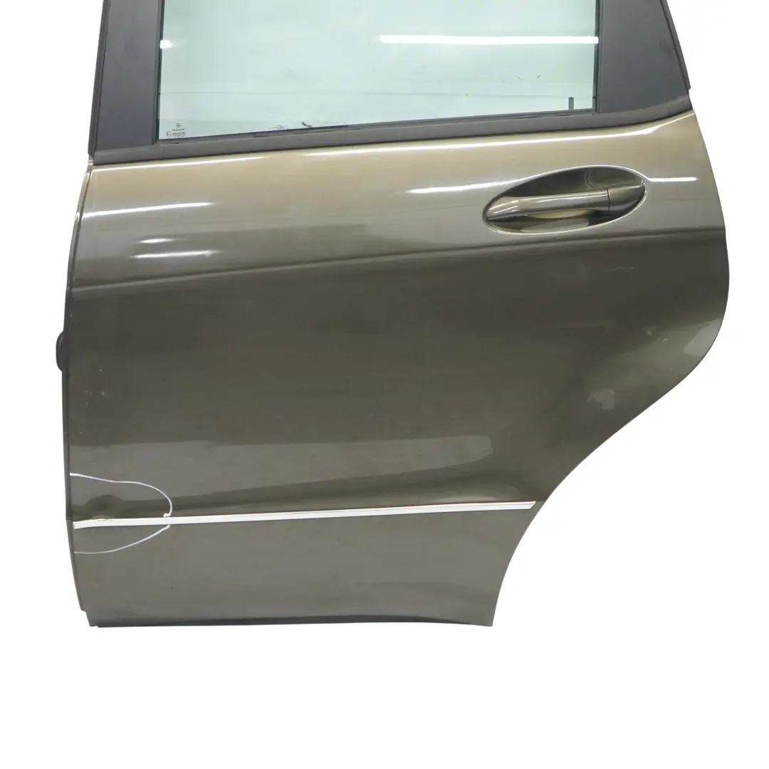 Porta posteriore sinistra Steppe Brown Metallic - 490 per Mercedes W169 con numero di parte A1697301905 Mercedes W169 Porta posteriore sinistra Steppe Brown Metallic - 490 - SKU A1697301905-STE - Numero di parte A1697301905