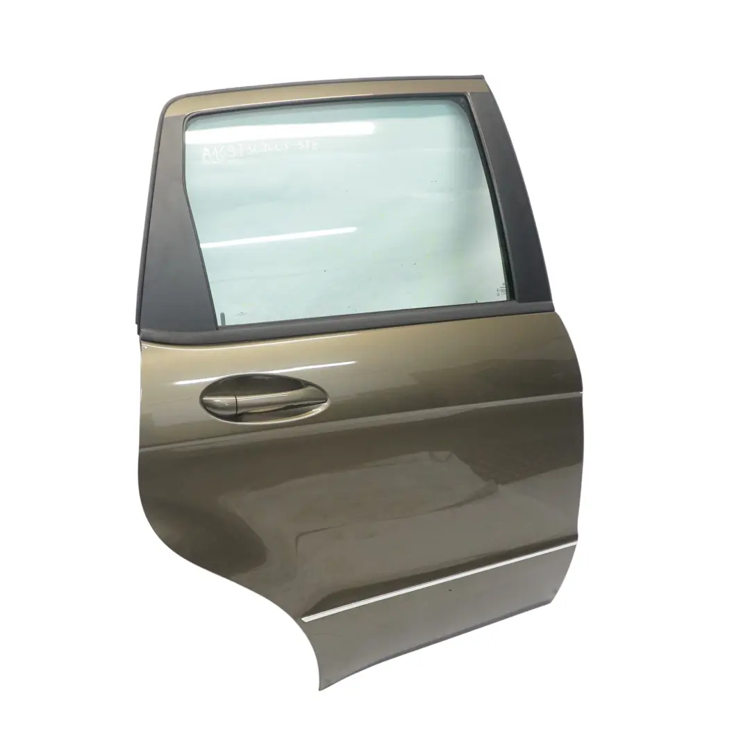 Puerta trasera Panel derecho Steppe Brown Metallic - 490 para Mercedes W169 con número de pieza A1697302005 Mercedes W169 Puerta trasera Panel derecho Steppe Brown Metallic - 490 - SKU A1697302005-STE - Número de pieza A1697302005