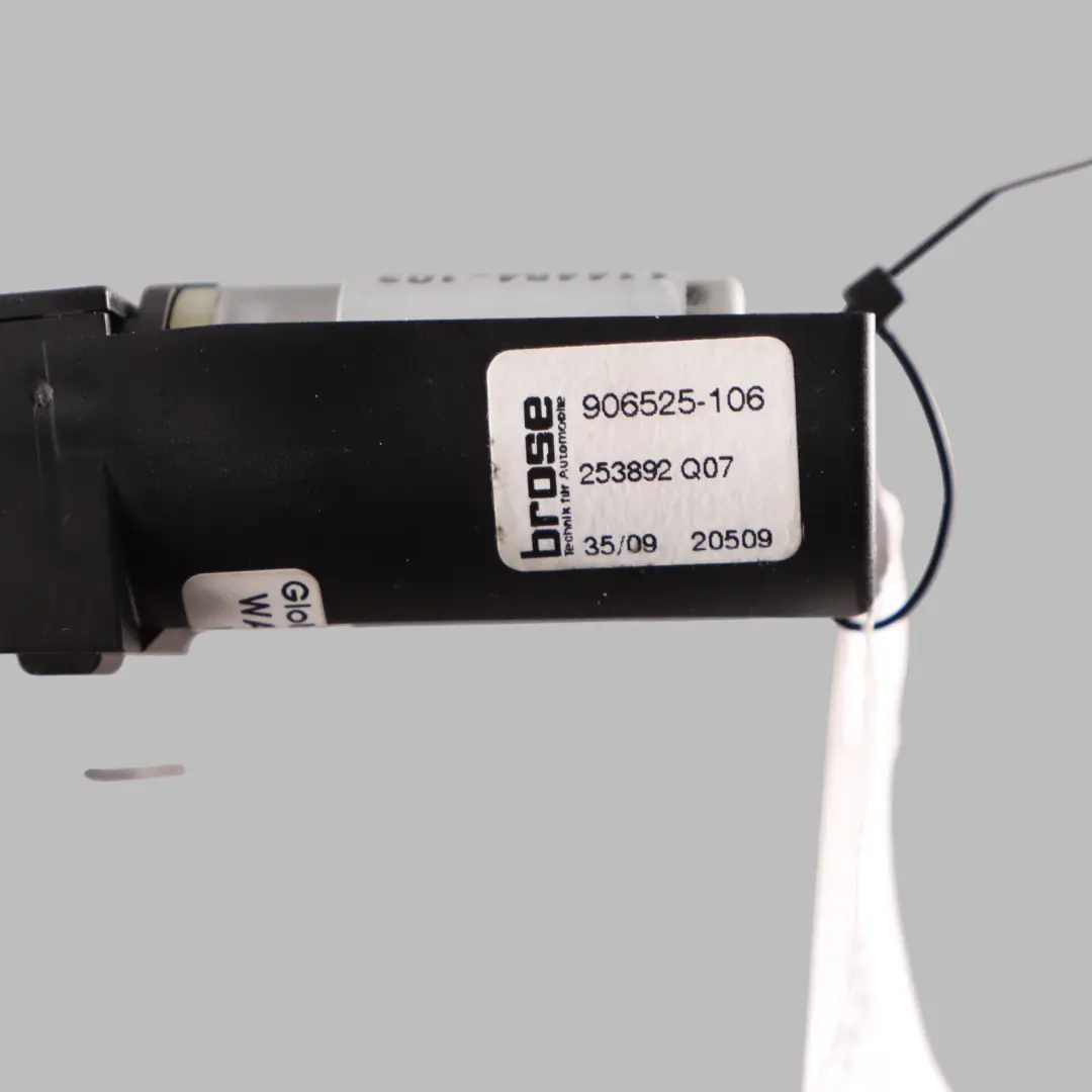 Kopfstütze Aktuator Vordersitz Klappmotor für Mercedes W169 mit Teilenummer A1699700026 Mercedes W169 Kopfstütze Aktuator Vordersitz Klappmotor - SKU A1699700026 - Teilenummer A1699700026