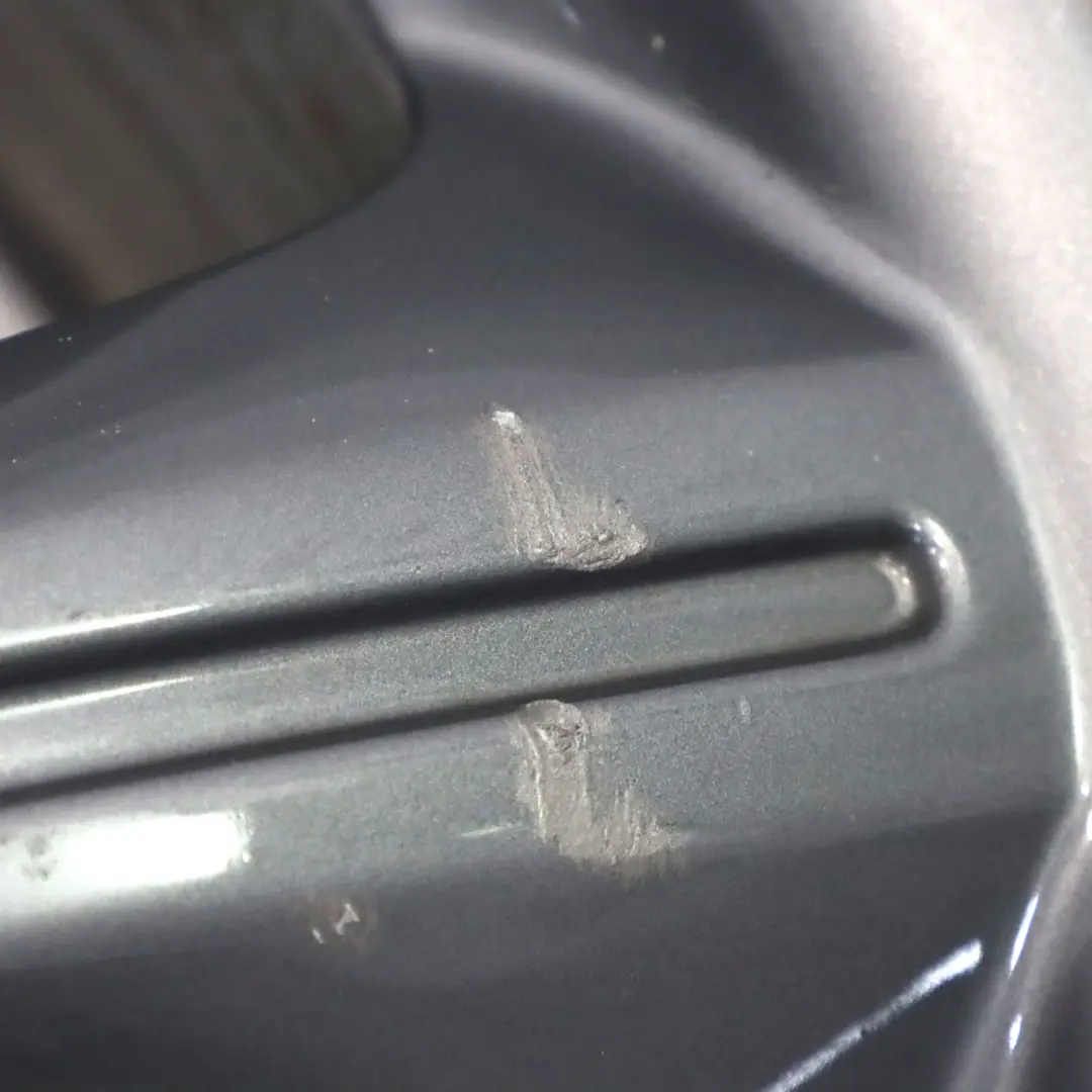 Felga Aluminiowa Szara 17" 7,5J ET:36 do Mercedes SLK R171 o numerze A1714011202 Mercedes SLK R171 Felga Aluminiowa Szara 17" 7,5J ET:36 - SKU A1714011202-4 - Numer Części A1714011202