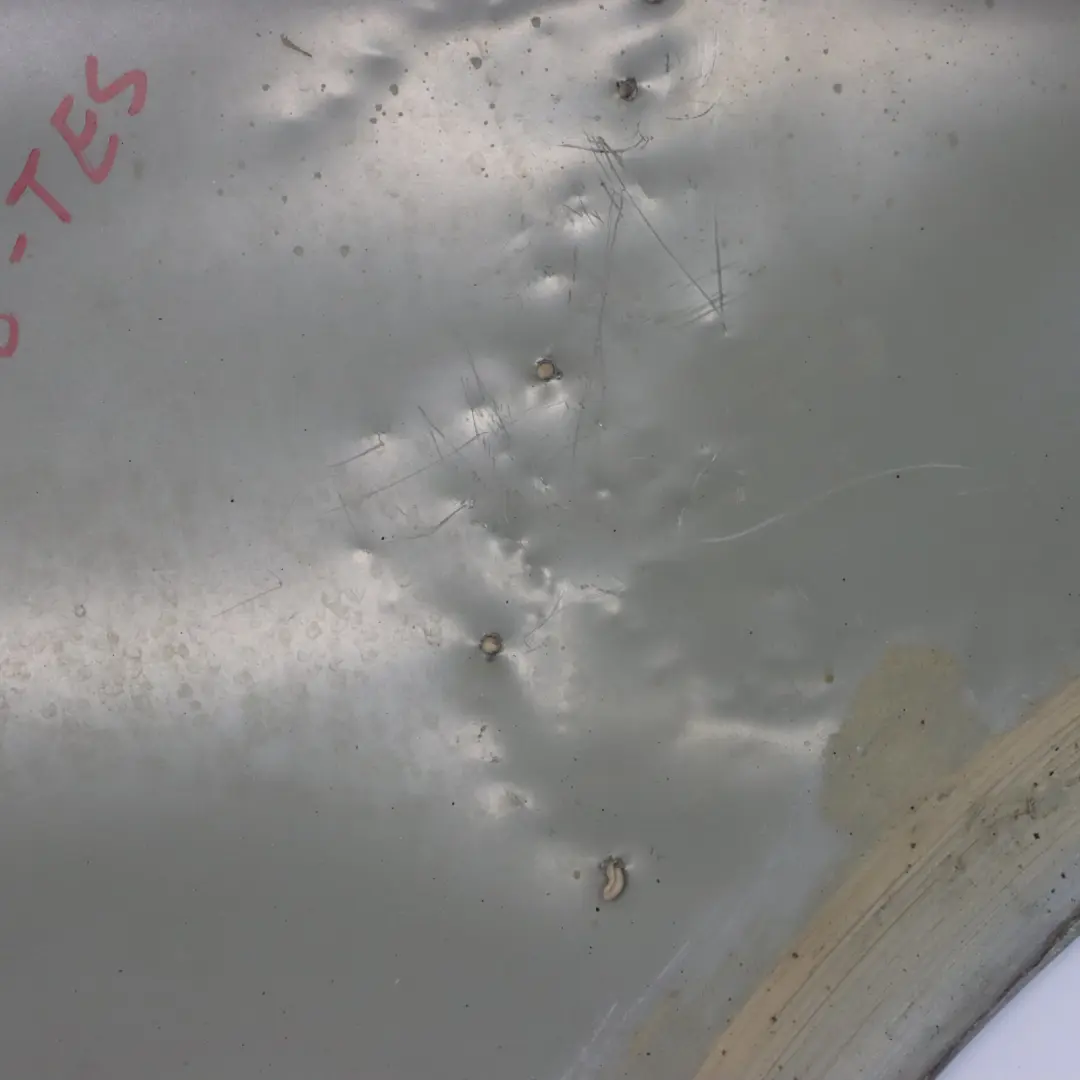 Parafango anteriore sinistro laterale Tellurium Silver - 762 per Mercedes R171 con numero di parte A1718800306 Mercedes R171 Parafango anteriore sinistro laterale Tellurium Silver - 762 - SKU A1718800306-TES - Numero di parte A1718800306