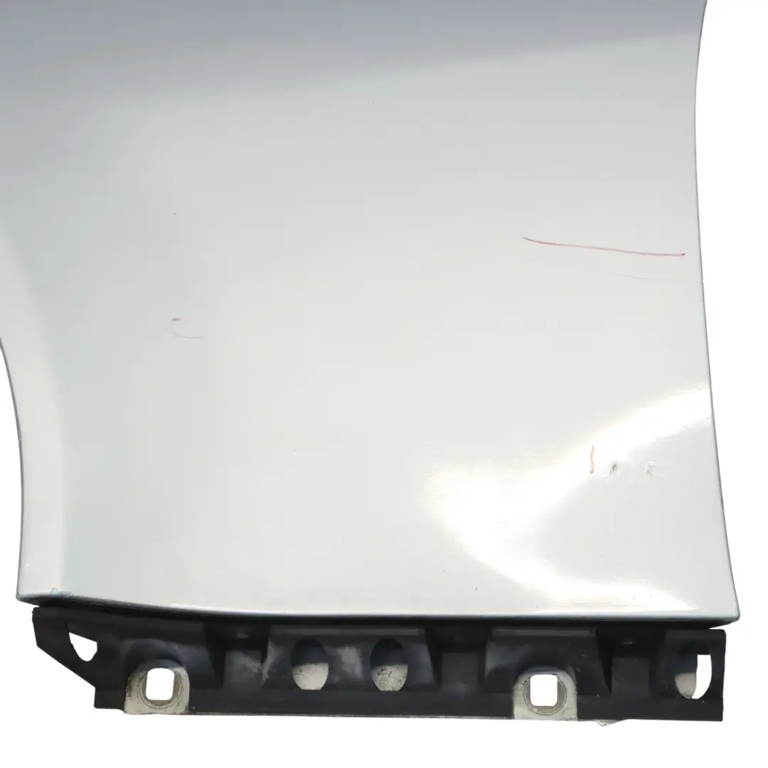 Kotflügelverkleidung Vorne Links Side Trim Tellurium Silber - 762 für Mercedes R171 mit Teilenummer A1718800306 Mercedes R171 Kotflügelverkleidung Vorne Links Side Trim Tellurium Silber - 762 - SKU A1718800306-TES - Teilenummer A1718800306