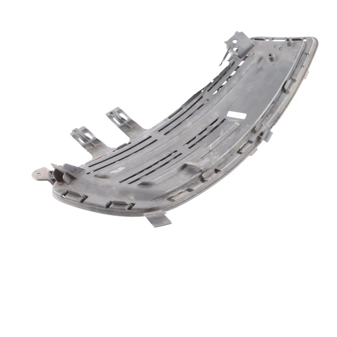 Frontgrill Abdeckung Stoßstange Bereich Rechts für Mercedes W176 AMG mit Teilenummer A1768851622 Mercedes W176 AMG Frontgrill Abdeckung Stoßstange Bereich Rechts - SKU A1768851622 - Teilenummer A1768851622