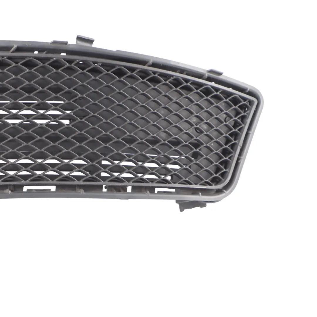 Frontgrill Abdeckung Stoßstange Bereich Rechts für Mercedes W176 AMG mit Teilenummer A1768851622 Mercedes W176 AMG Frontgrill Abdeckung Stoßstange Bereich Rechts - SKU A1768851622 - Teilenummer A1768851622
