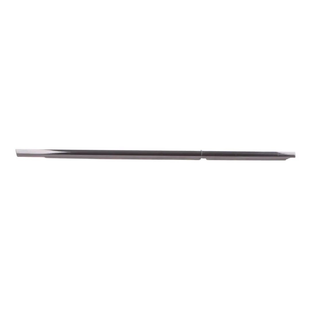 Guarnizione Porta Finestra Guida Destra Striscia Trim per Mercedes W177 con numero di parte A1777354200 Mercedes W177 Guarnizione Porta Finestra Guida Destra Striscia Trim - SKU A1777354200 - Numero di parte A1777354200