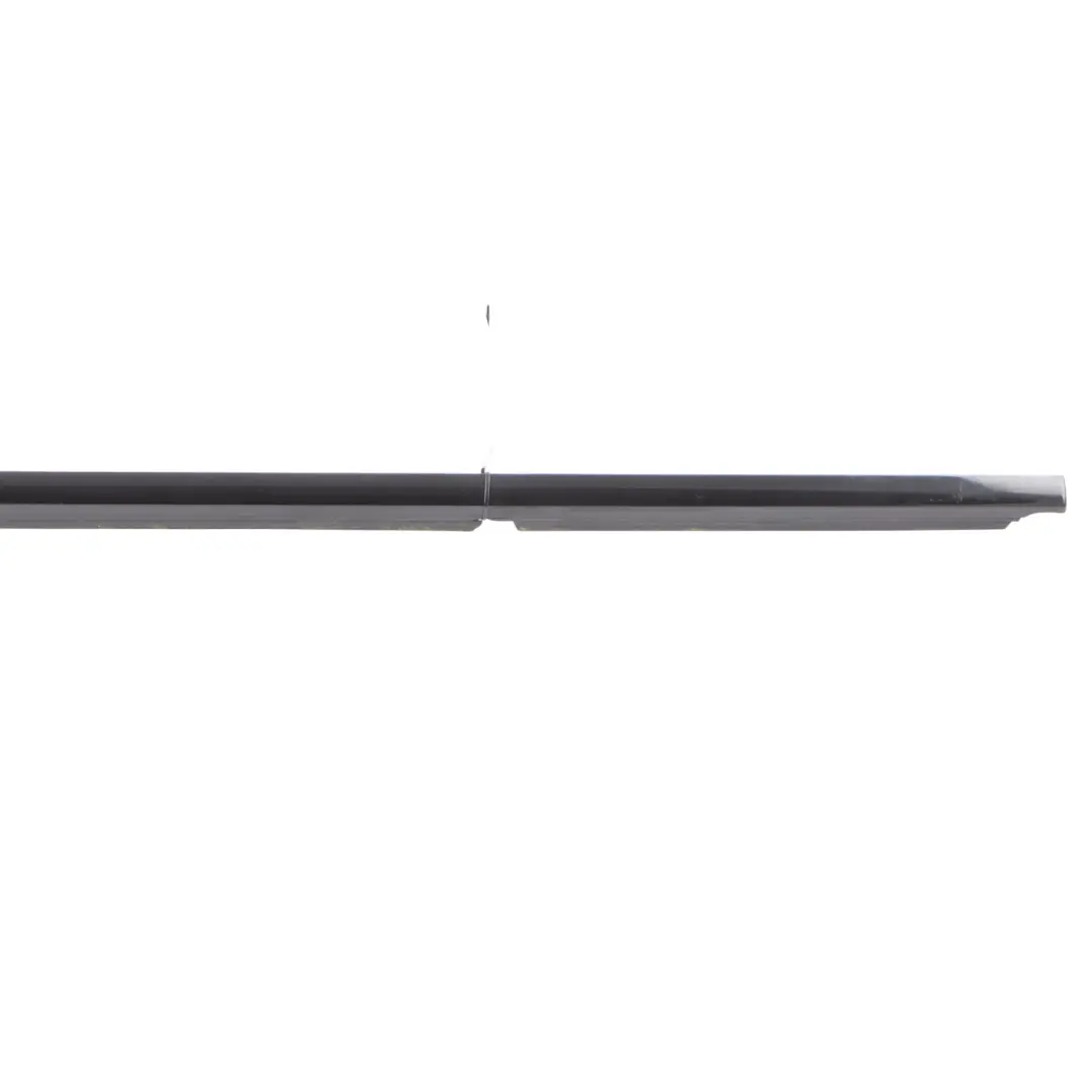 Guarnizione Porta Finestra Guida Destra Striscia Trim per Mercedes W177 con numero di parte A1777354200 Mercedes W177 Guarnizione Porta Finestra Guida Destra Striscia Trim - SKU A1777354200 - Numero di parte A1777354200