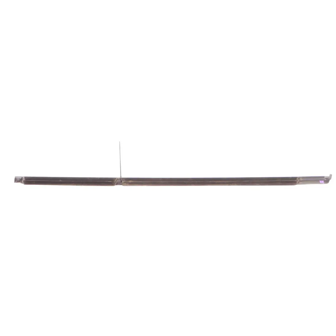 Guarnizione Porta Finestra Guida Destra Striscia Trim per Mercedes W177 con numero di parte A1777354200 Mercedes W177 Guarnizione Porta Finestra Guida Destra Striscia Trim - SKU A1777354200 - Numero di parte A1777354200
