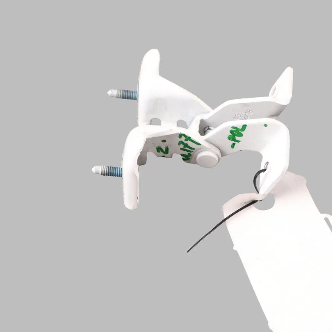 Cerniera portellone posteriore tronco sinistro Bianco Polare 149 per Mercedes W177 con numero di parte A1777403500 Mercedes W177 Cerniera portellone posteriore tronco sinistro Bianco Polare 149 - SKU A1777403500-POL - Numero di parte A1777403500